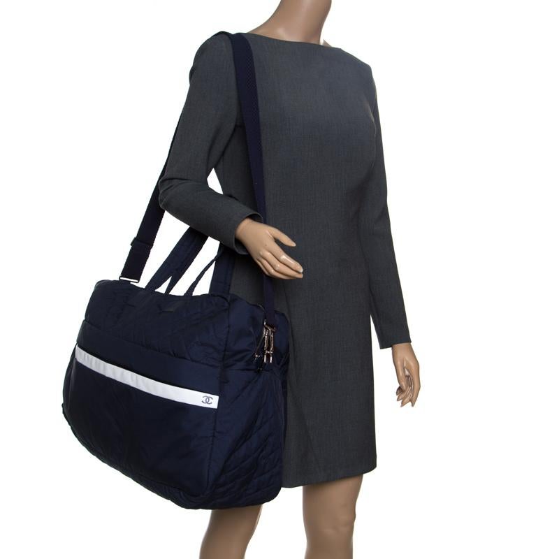 Chanel Navy Blue Nylon Sport Line Front Zip Weekender Travel Bag (Schwarz)