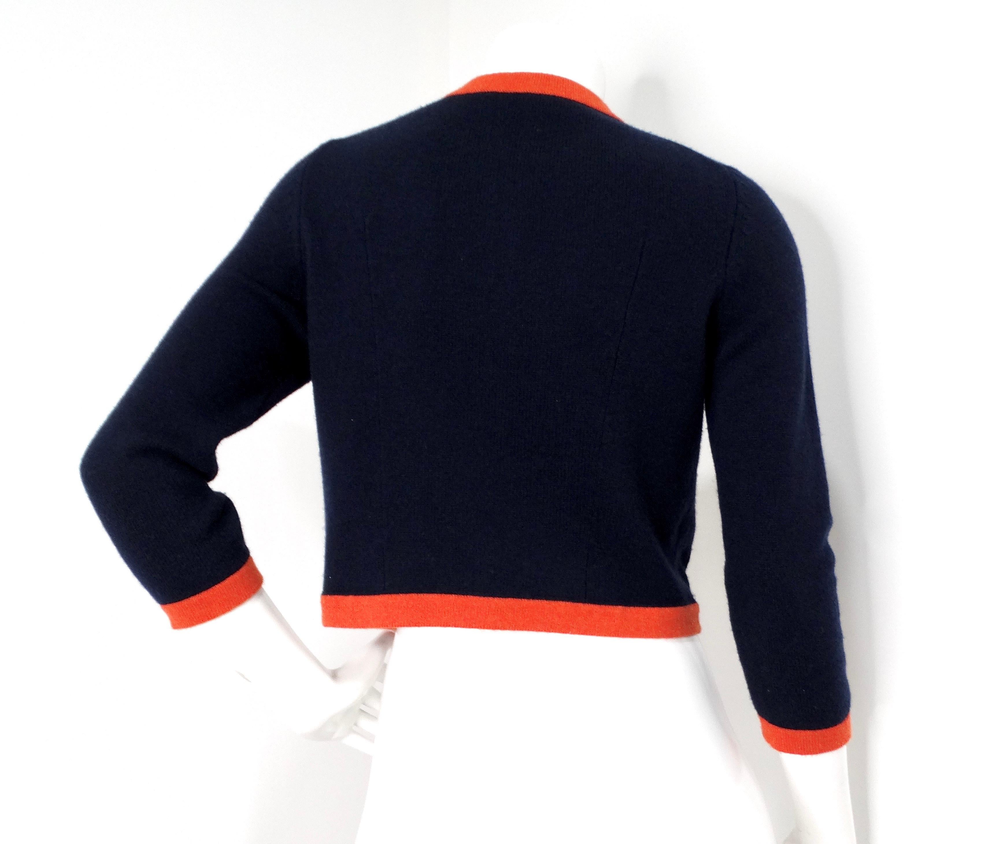 Chanel Kaschmir-Strickjacke in Marineblau und Orange im Angebot 1