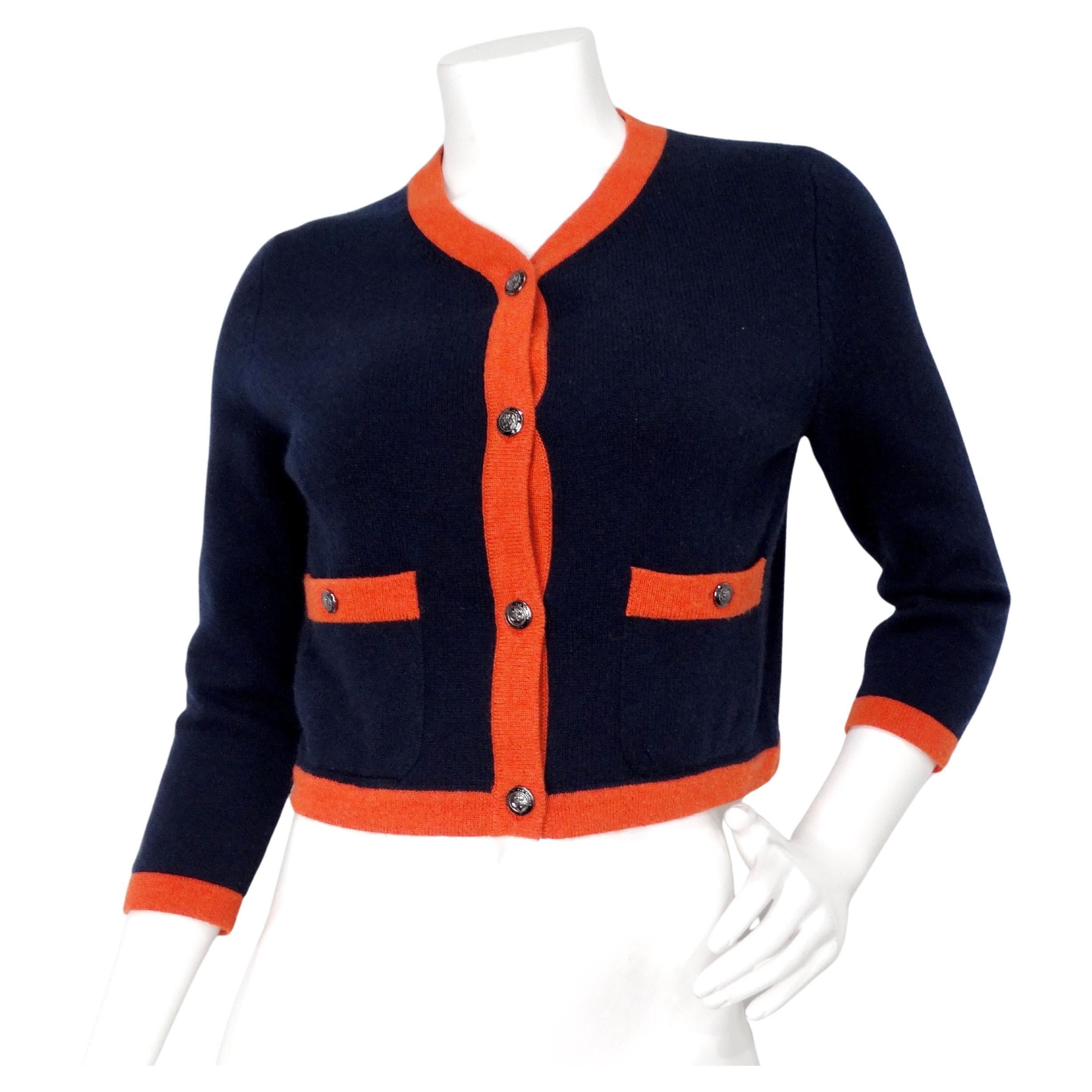 Cardigan Chanel in cashmere blu navy e arancione