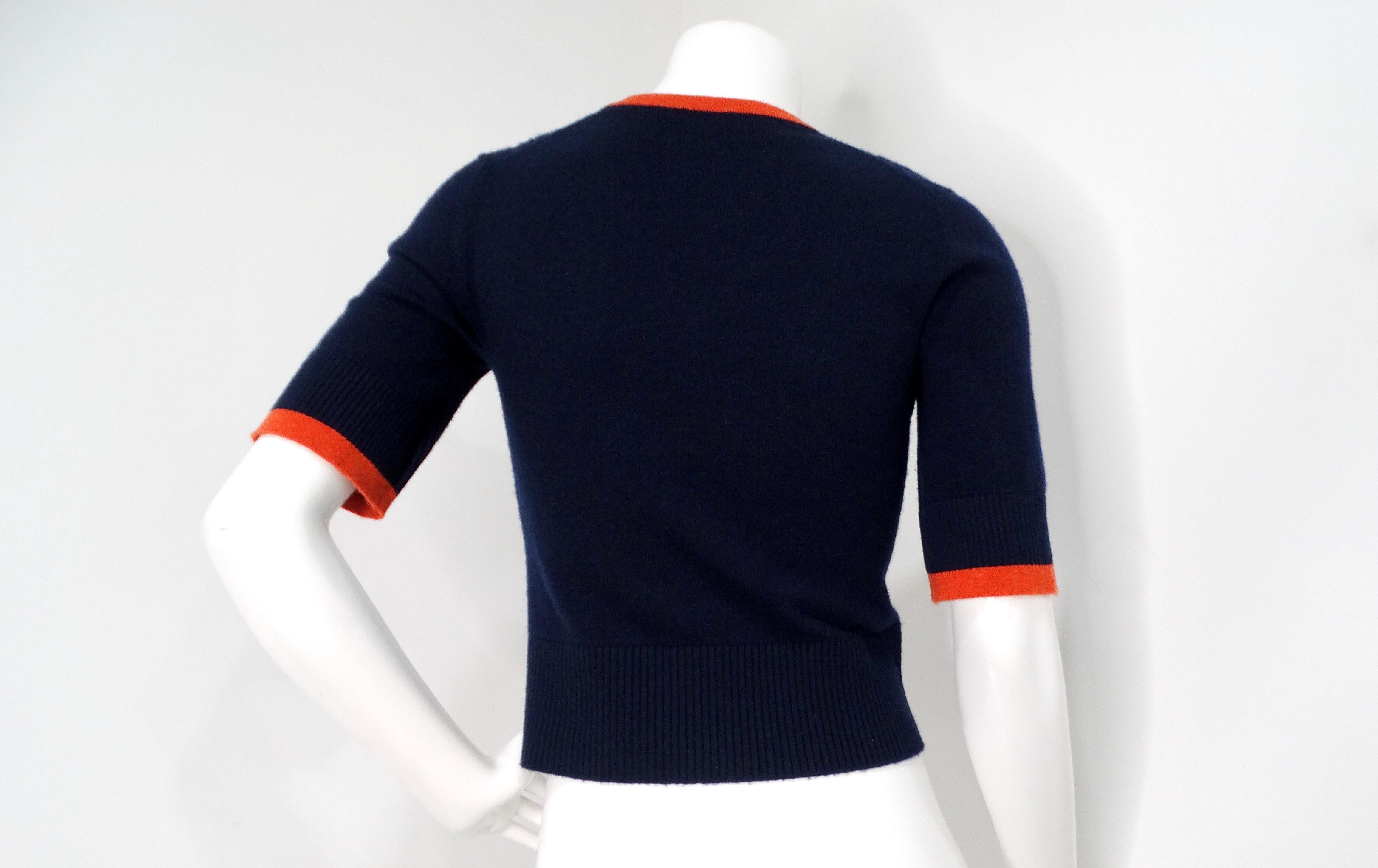 Top Chanel con scollo a V in cashmere blu e arancione in vendita 2