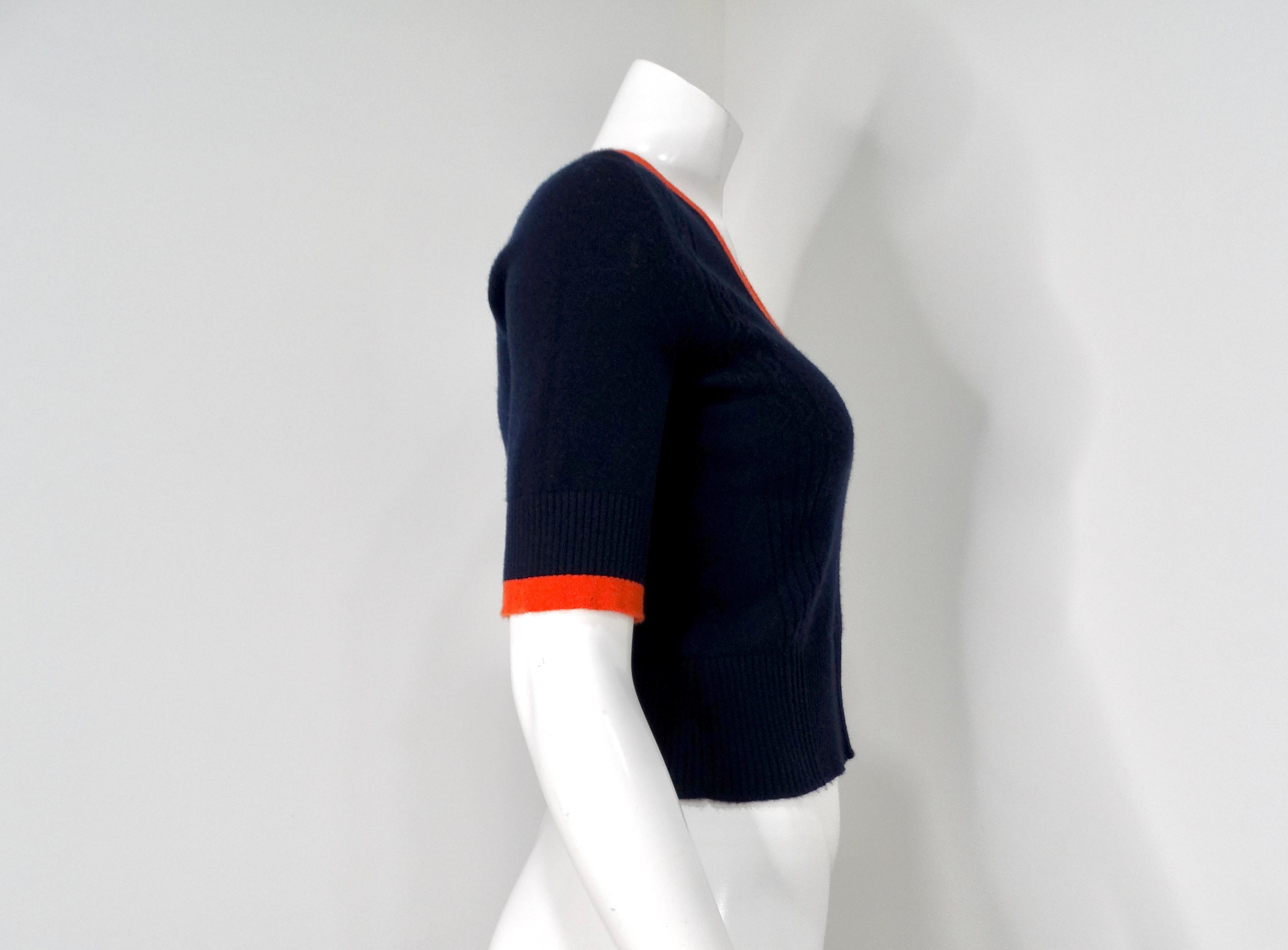 Top Chanel con scollo a V in cashmere blu e arancione in vendita 3