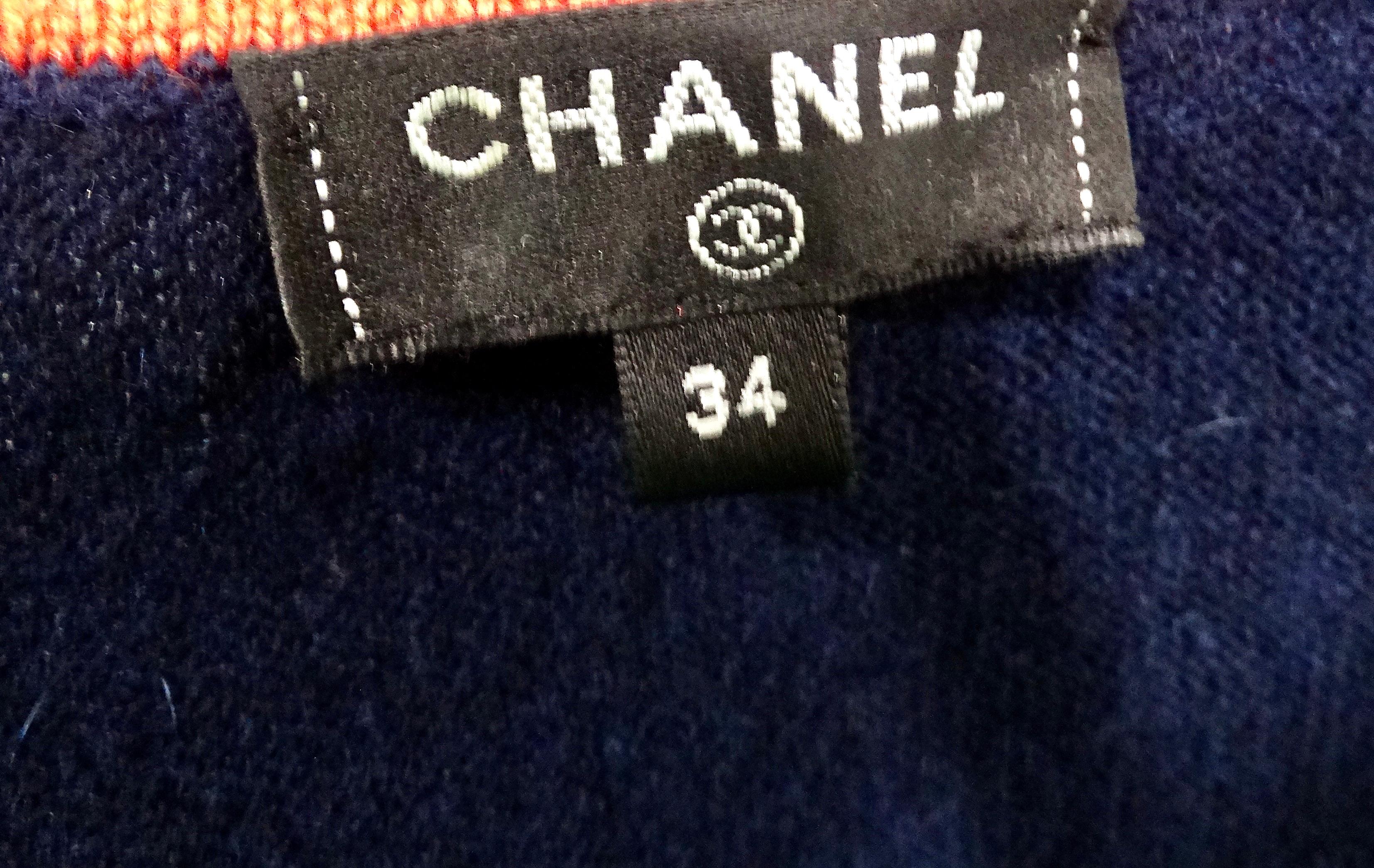 Top Chanel con scollo a V in cashmere blu e arancione in vendita 4