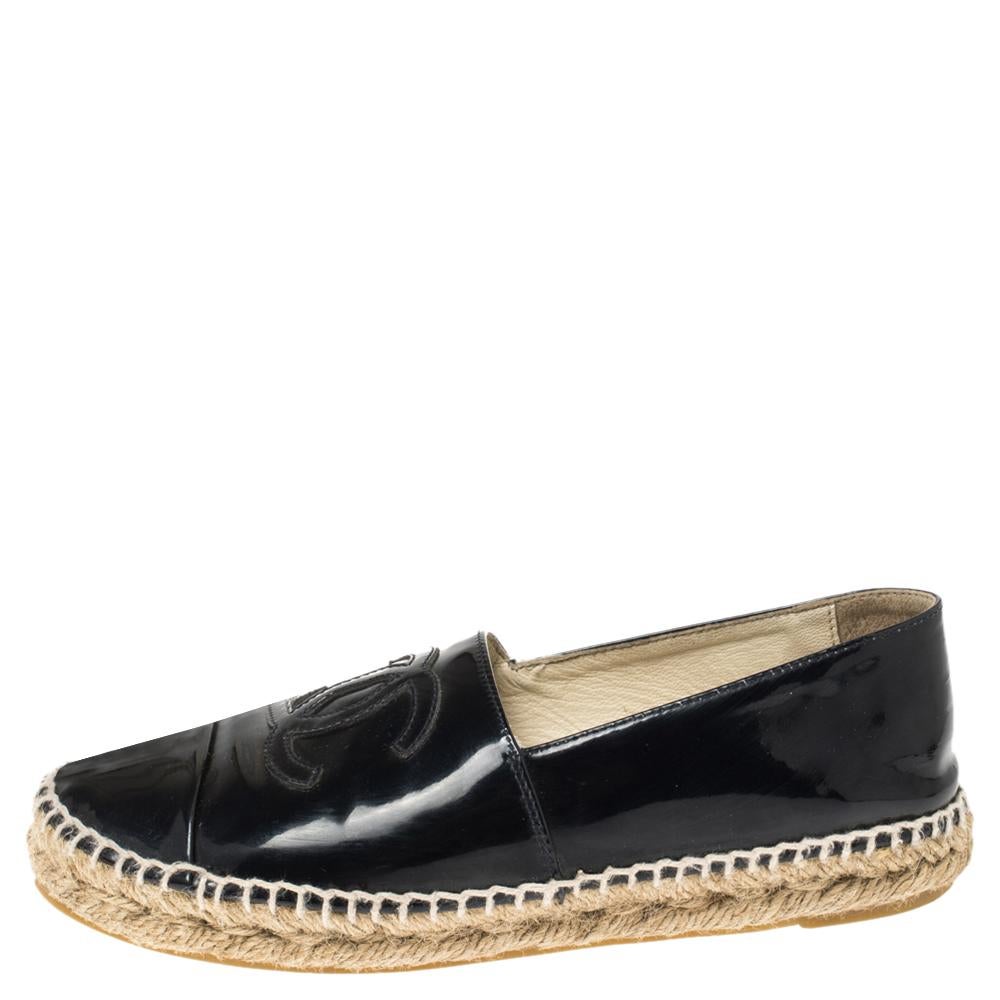 Espadrille flats never looked so stylish, thanks to these ones from Chanel. The navy blue flats are crafted from patent leather and styled with a CC logo detailing on the vamps. They are endowed with comfortable insoles and durable soles. A perfect