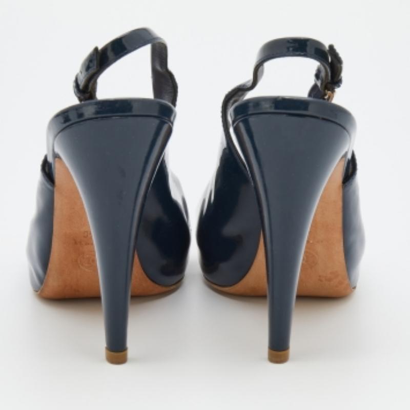 Chanel Navy Blue Patent Leather CC Open Toe Platform Slingback Sandals Size 41.5 For Sale 1