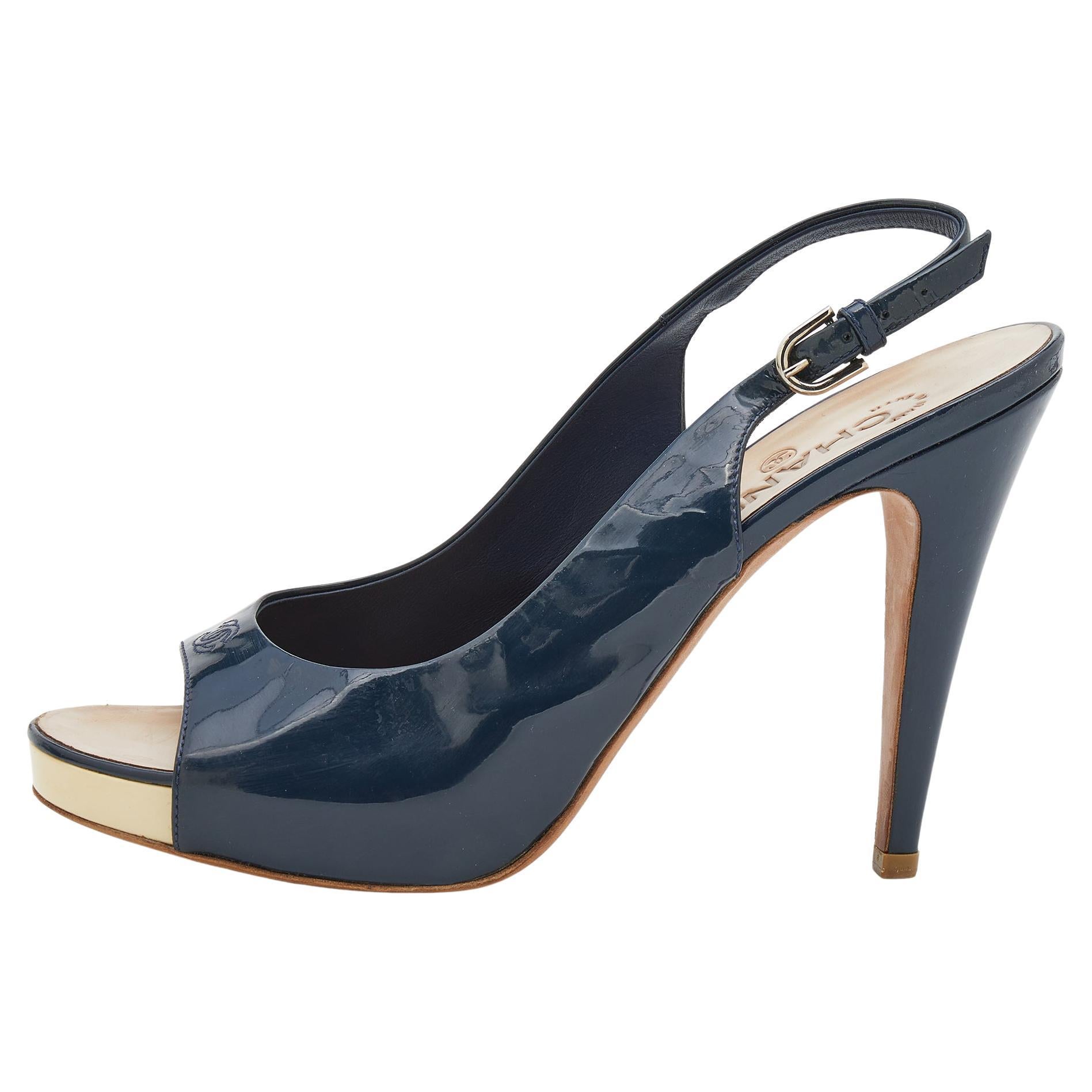 Chanel Navy Blue Patent Leather CC Open Toe Platform Slingback Sandals Size 41.5 For Sale