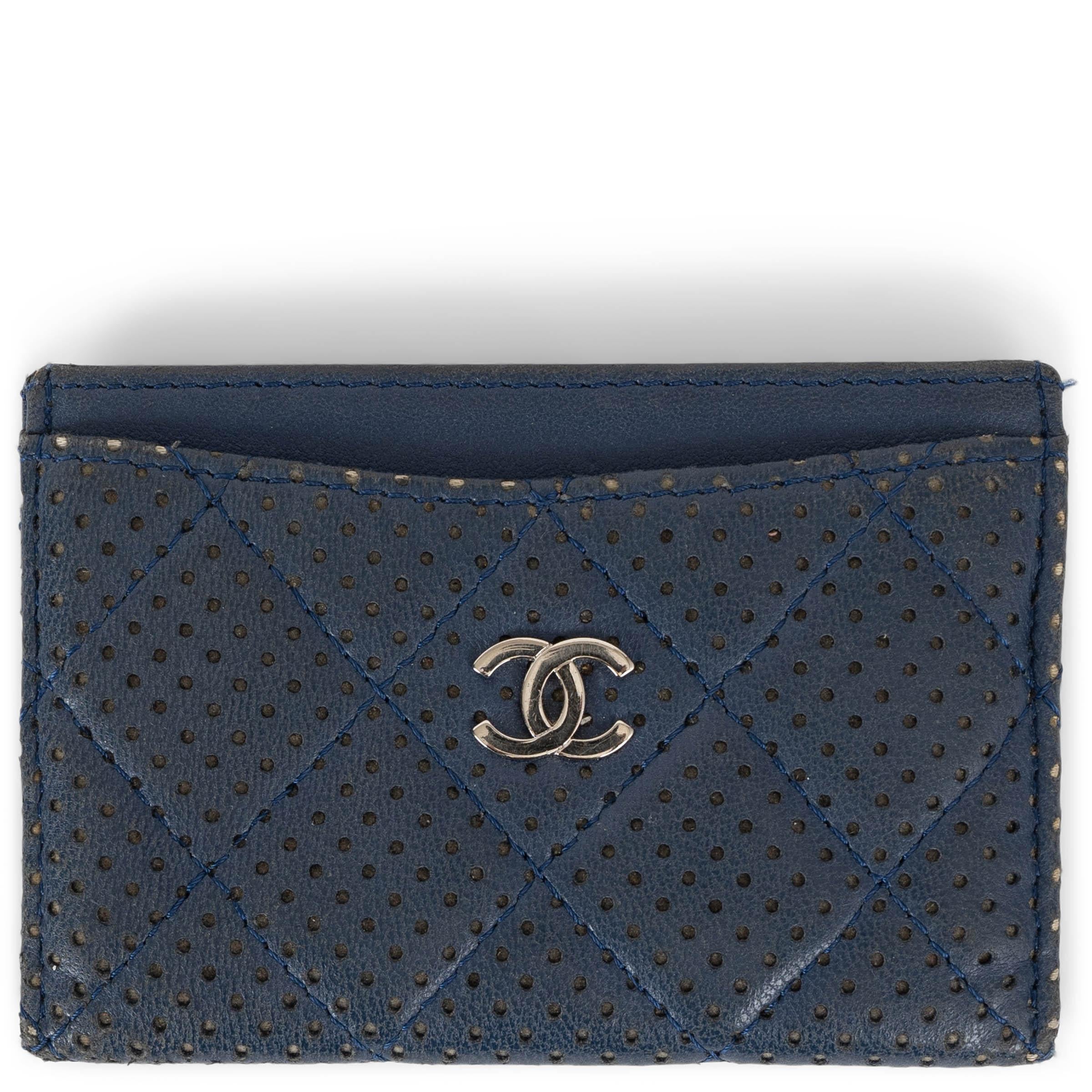 Portafoglio Chanel in pelle PERFORATA blu navy in vendita