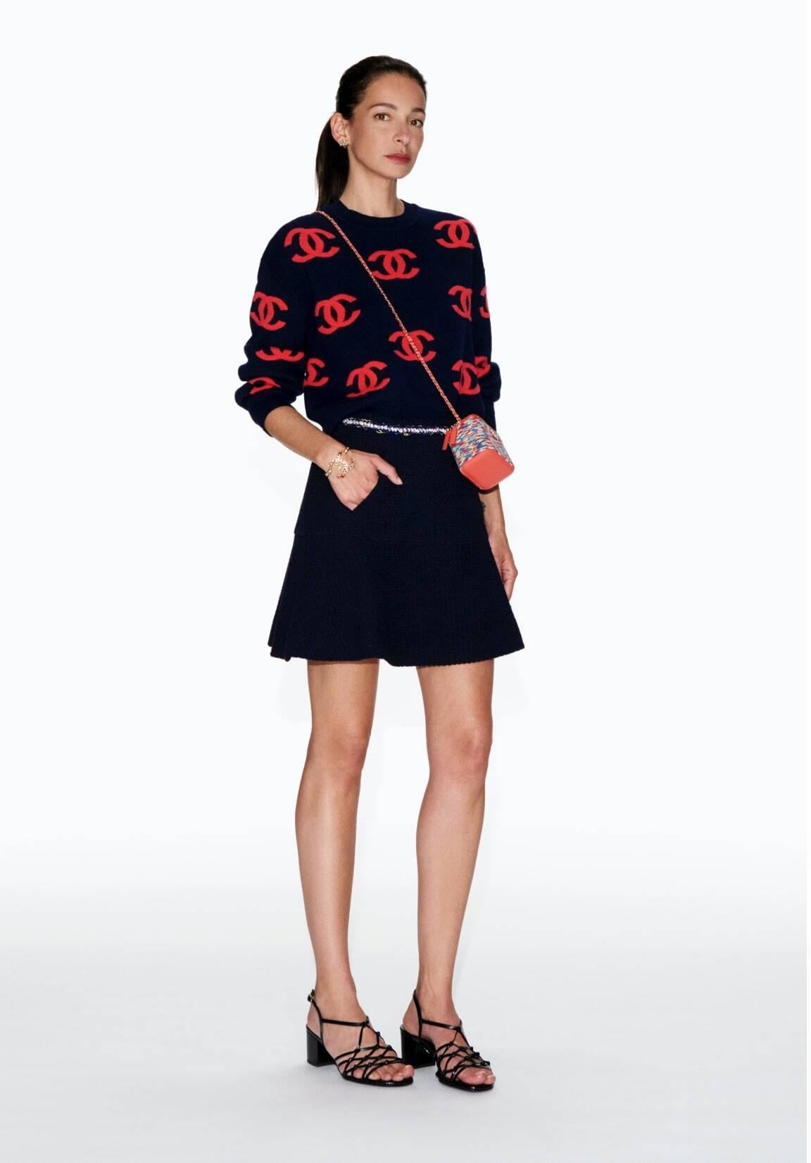 CHANEL navy blue & pink cashmere 21P CC JACQUARD Sweater 40 M For Sale 4