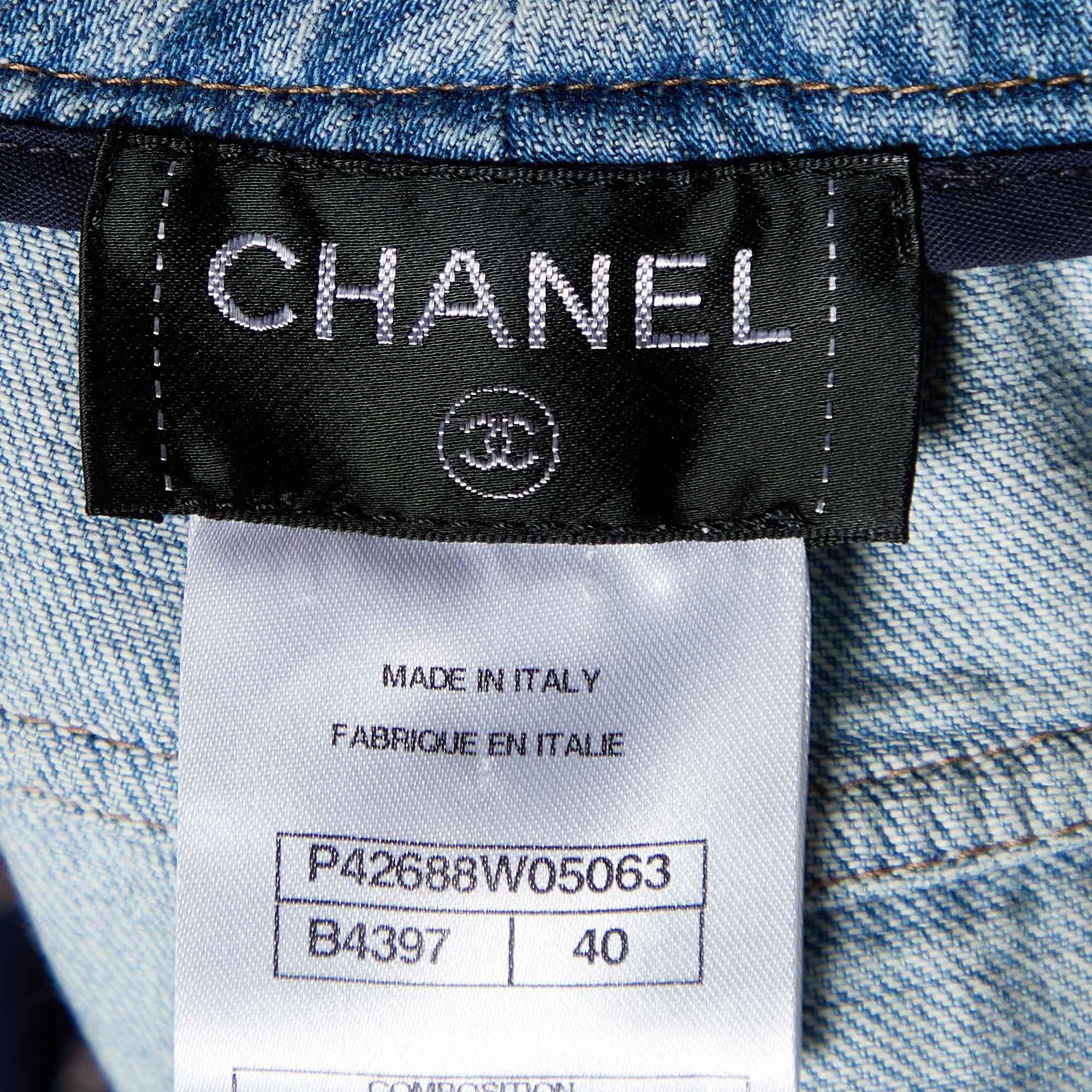 Chanel - Pantalon palazzo à ceinture en denim de soie imprimée bleu marine M Pour femmes en vente