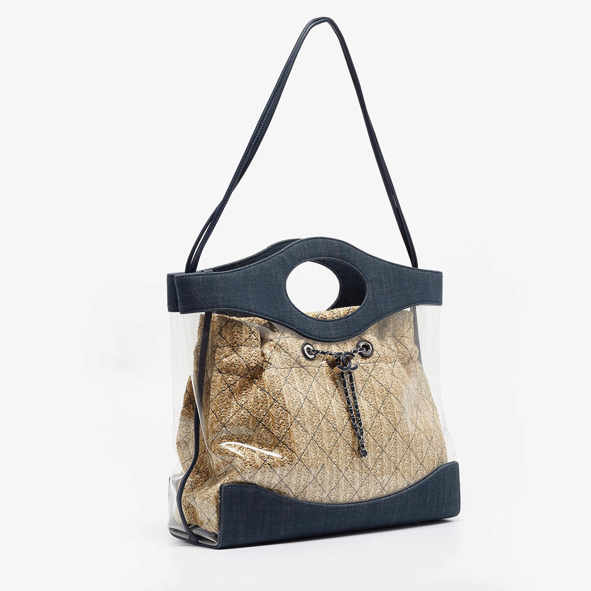 Noir Sac shopping Chanel 31 bleu marine en PVC et denim en vente