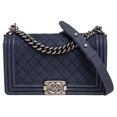 Chanel Marineblaue gesteppte Kaviar Ledertasche Medium Boy Flap Bag
