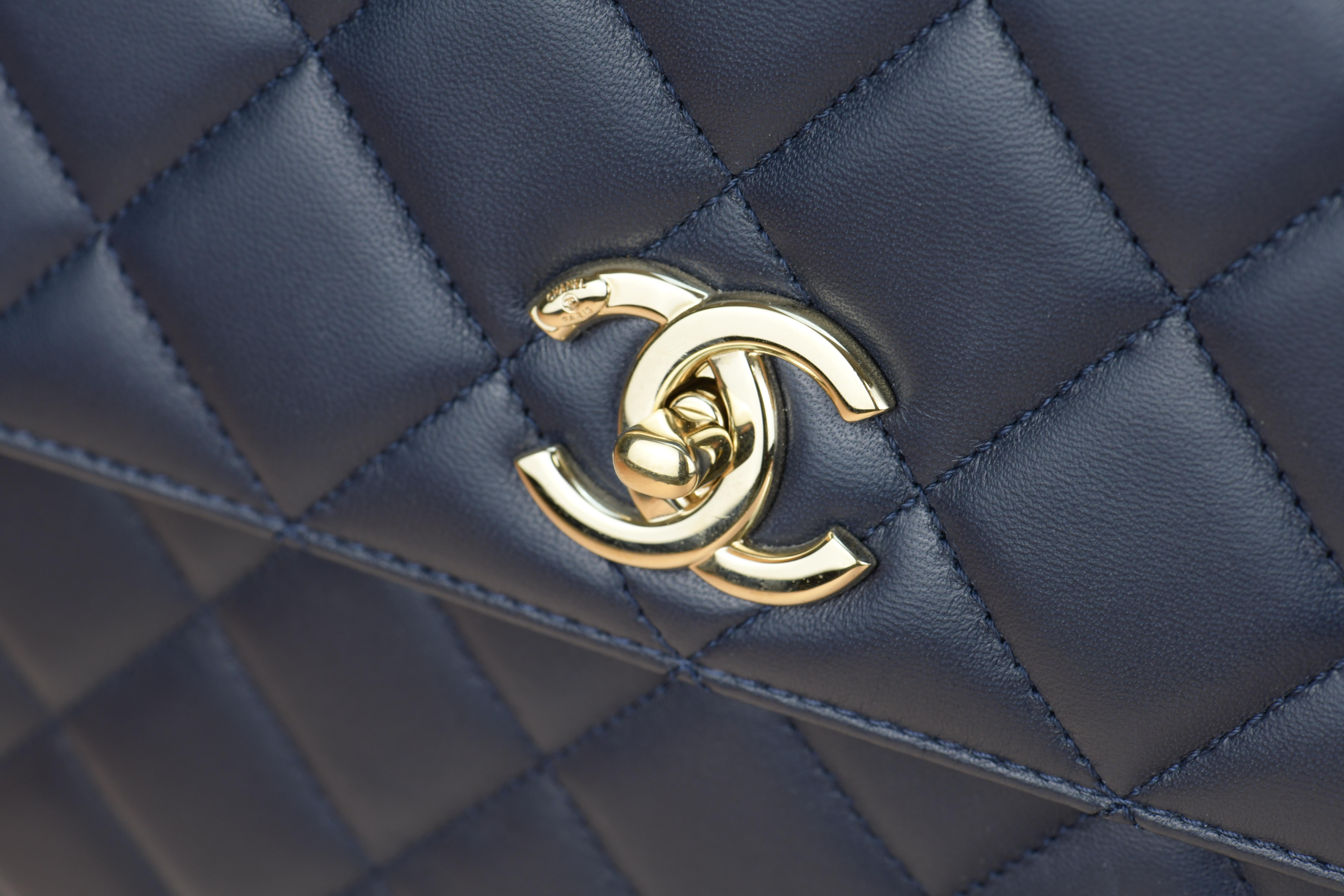CHANEL Trendy CC Large Flap Bag Top Handle Navy Blue Quilted Lambskin Leather In Excellent Condition In Banbury, GB