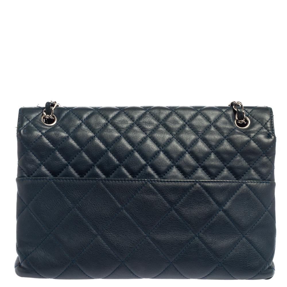 Every Chanel creation deserves to be etched with honor in the history of fashion as they carry irreplaceable style. This In-The-Business Flap bag is no less grand than the other Chanel handbags. Exquisitely crafted from navy blue leather in their