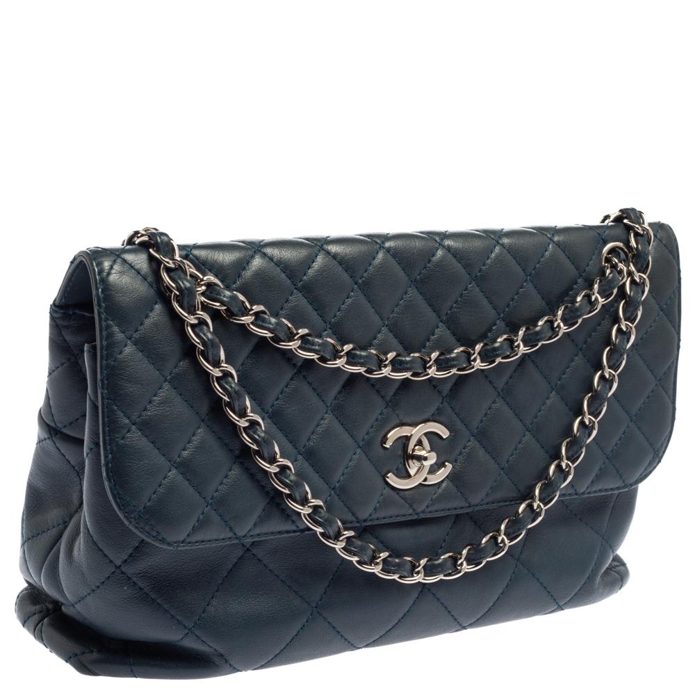 Chanel Navy Blue Quilted Leather In-The-Business Flap Bag In Fair Condition In Dubai, Al Qouz 2