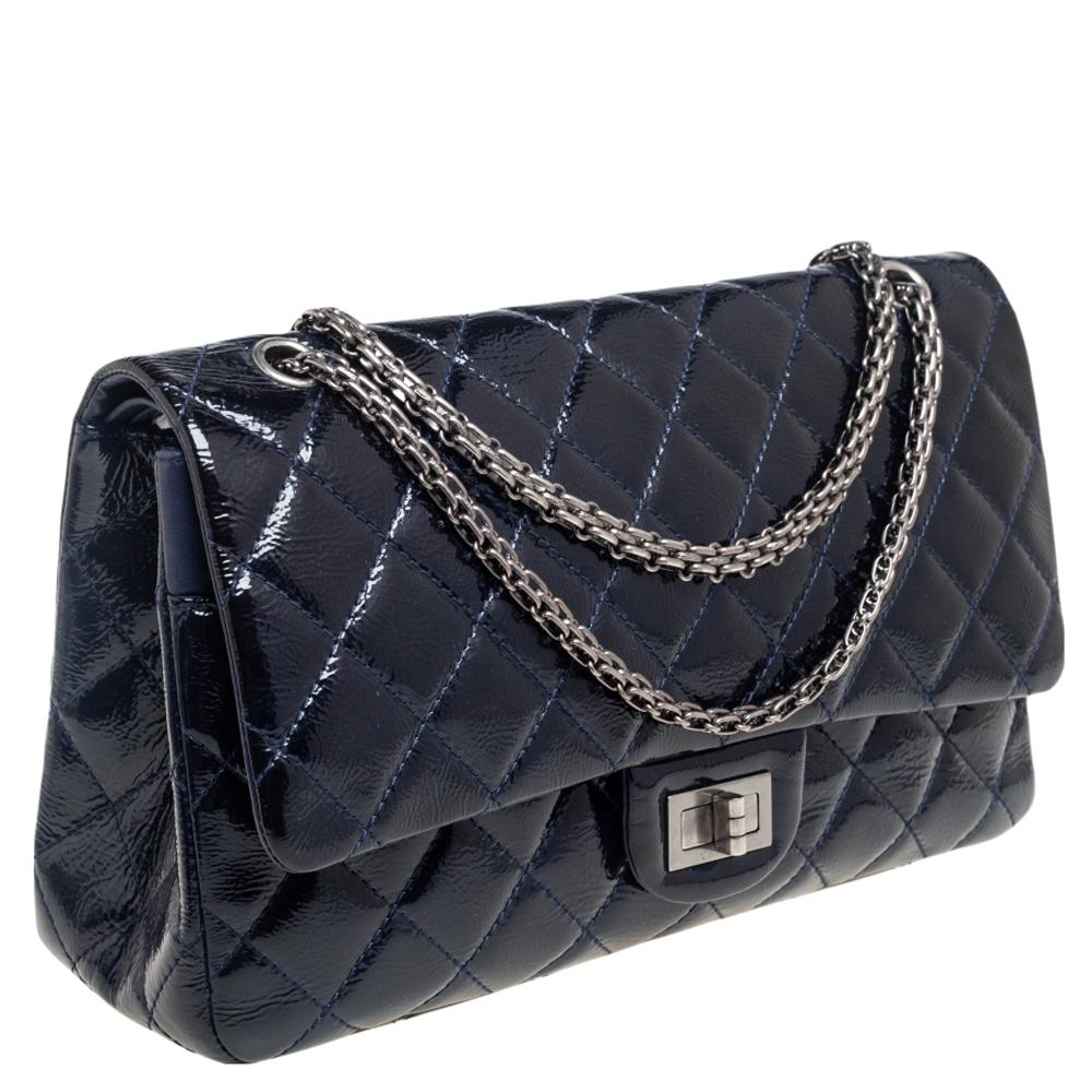 Chanel Navy Blue Quilted Patent Leather Reissue 2.55 Classic 227 Flap Bag In Good Condition In Dubai, Al Qouz 2