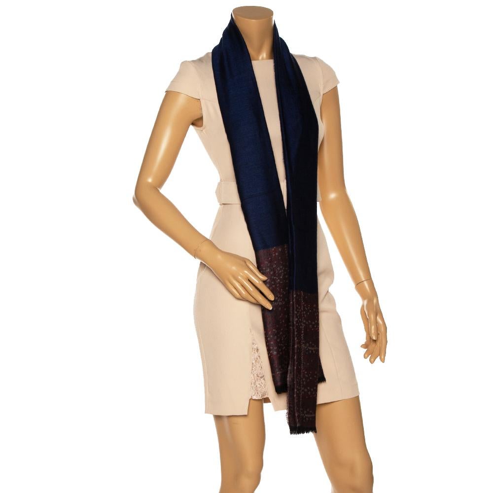Choose this Chanel stole for an instantly chic update. The scarf is made from cashmere, wool, silk, and cut to a length that allows you to comfortably wrap it around your neck. The design involves signature details and fringed edges.

