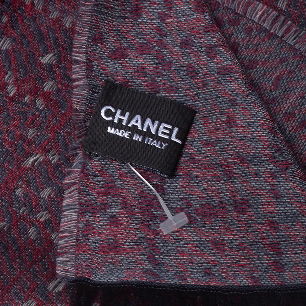Chanel Navy Blue & Red Cashmere Scarf In Good Condition In Dubai, Al Qouz 2