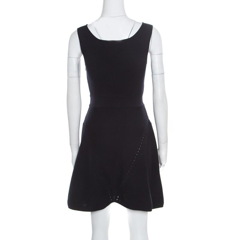 Simple and sophisticated, this sleeveless dress from Chanel is perfect for the minimalist you! The navy blue creation is made of 100% cotton and features a ribbed knit design. It flaunts a flared bottom silhouette and comes with a scooped neckline