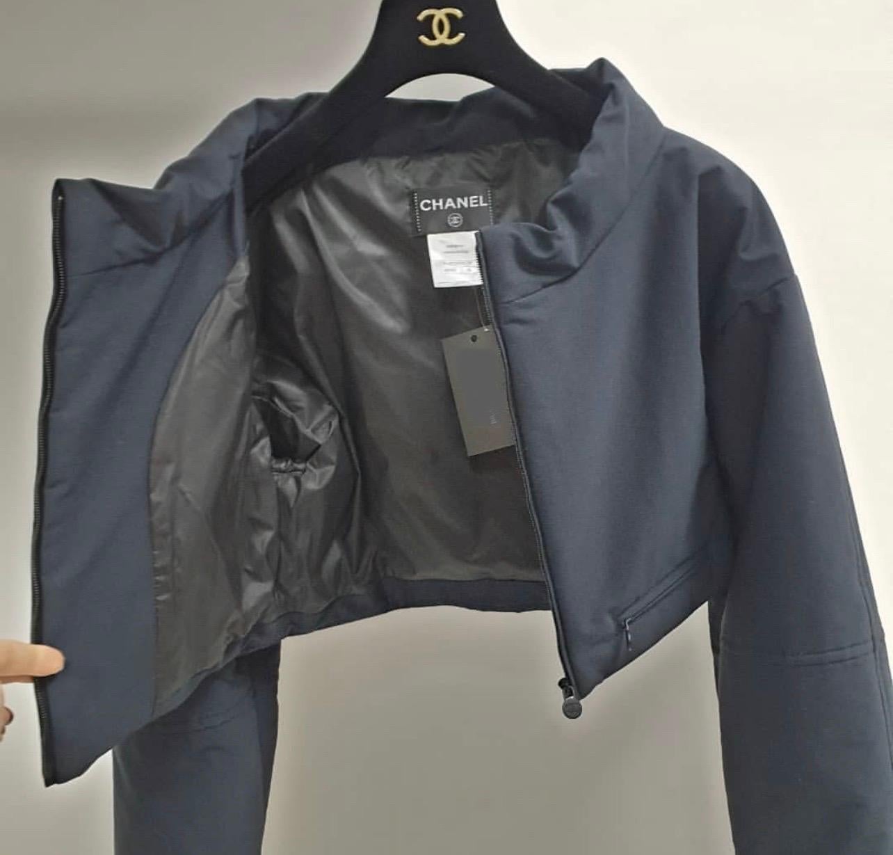 Chanel Navy Blue Short Jacket Vest In Good Condition For Sale In Krakow, PL