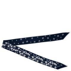 CHANEL navy blue silk 21A FOUR LEAF CLOVER SLIM BANDEAU Scarf