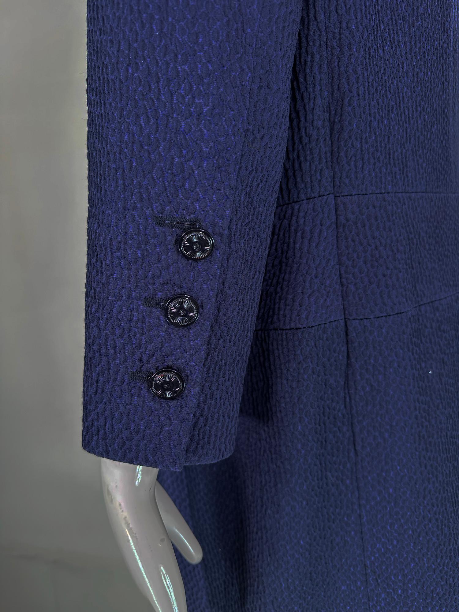 Chanel - Manteau croisé en coton cloque à 4 poches, bleu marine  en vente 11