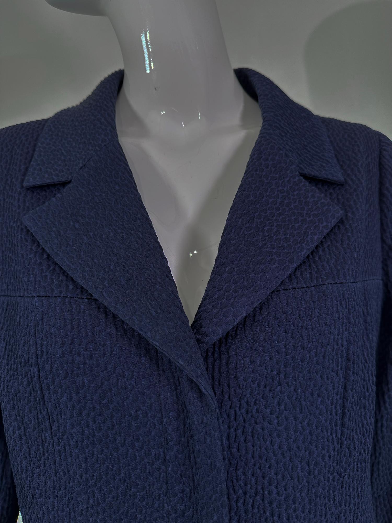 Chanel - Manteau croisé en coton cloque à 4 poches, bleu marine  en vente 13