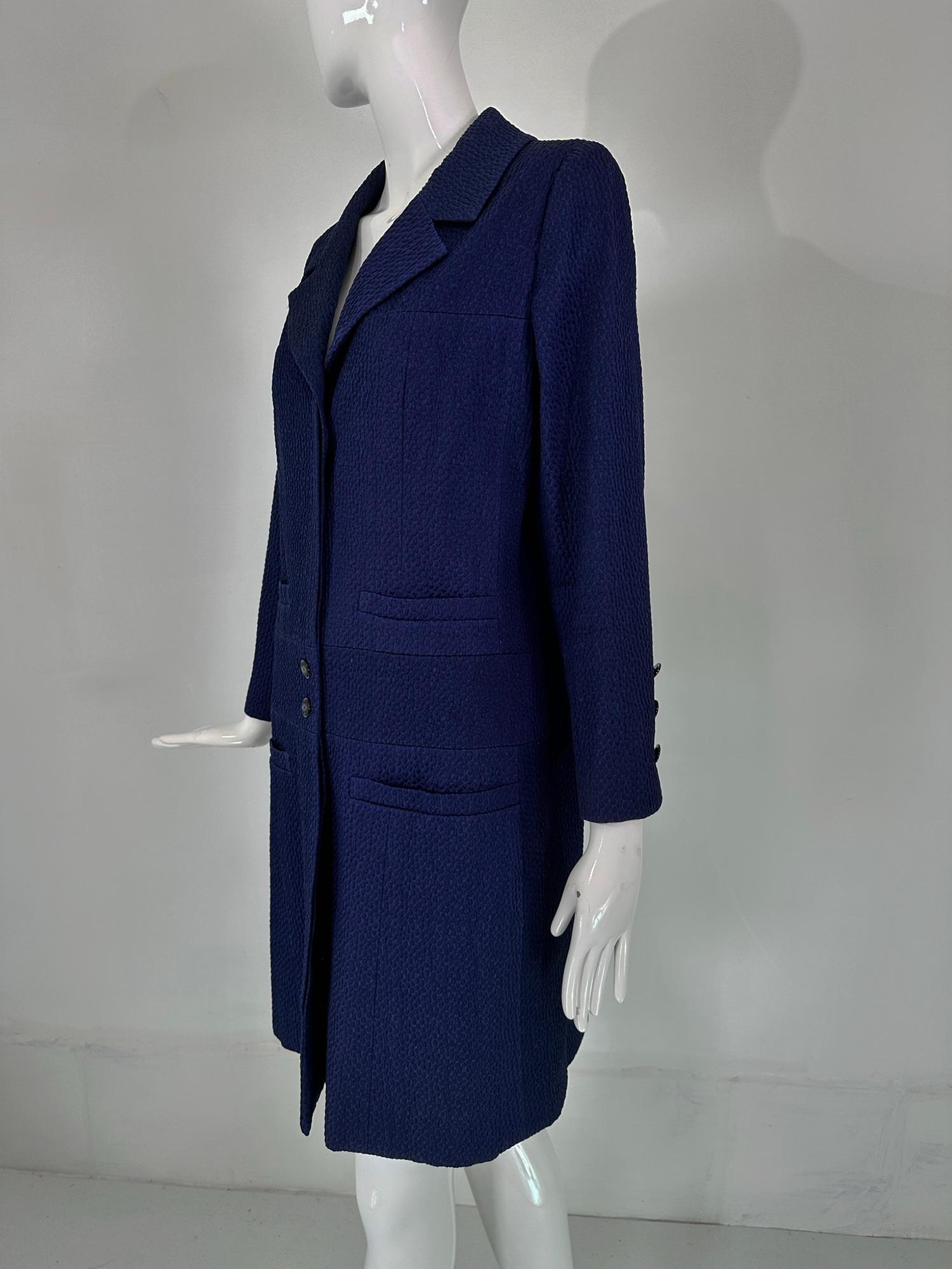 Noir Chanel - Manteau croisé en coton cloque à 4 poches, bleu marine  en vente