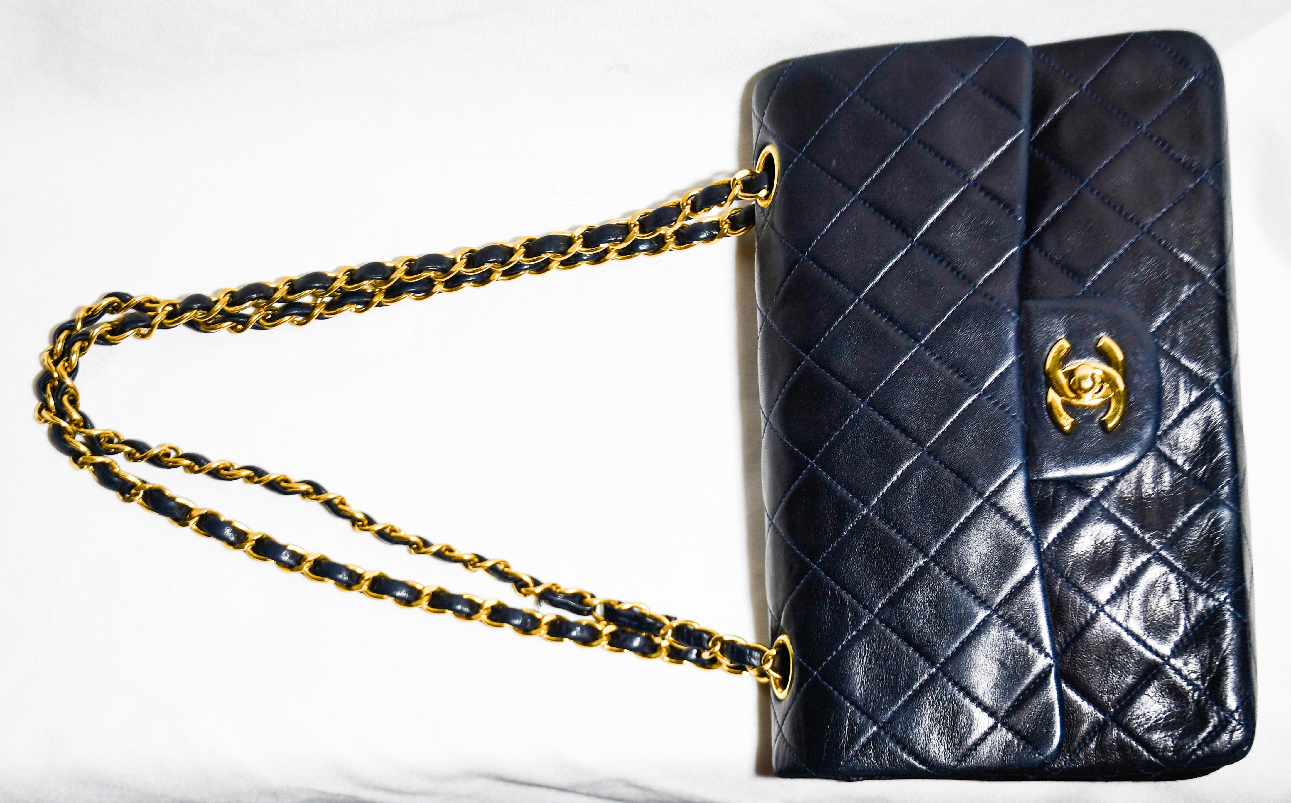 Chanel Navy Blue Small Flap Bag With Gold Tone Hardware In Good Condition For Sale In Palm Beach, FL