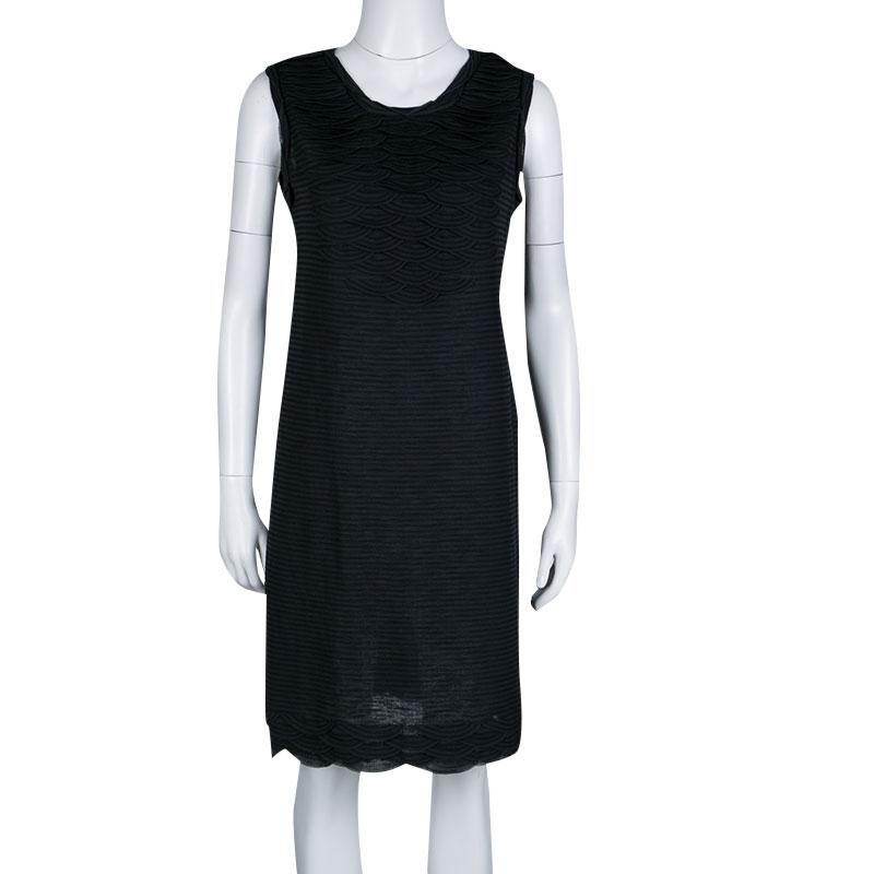You'll absolutely love wearing this dress from Chanel as it is stylish and bound to give you a gorgeous fit. It has been tailored from the finest fabrics and designed as a sleeveless with stripes all over and scallop detailing on the front and