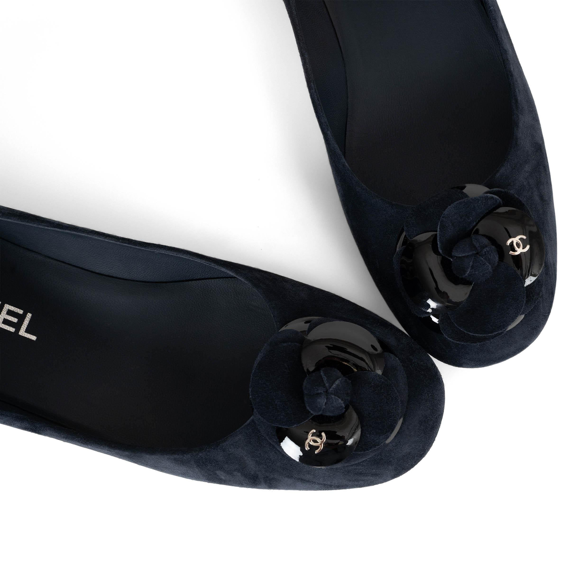 Chaussures de ballet CHANEL 16A ROME CAMELLIA en daim bleu marine 39 en vente 3