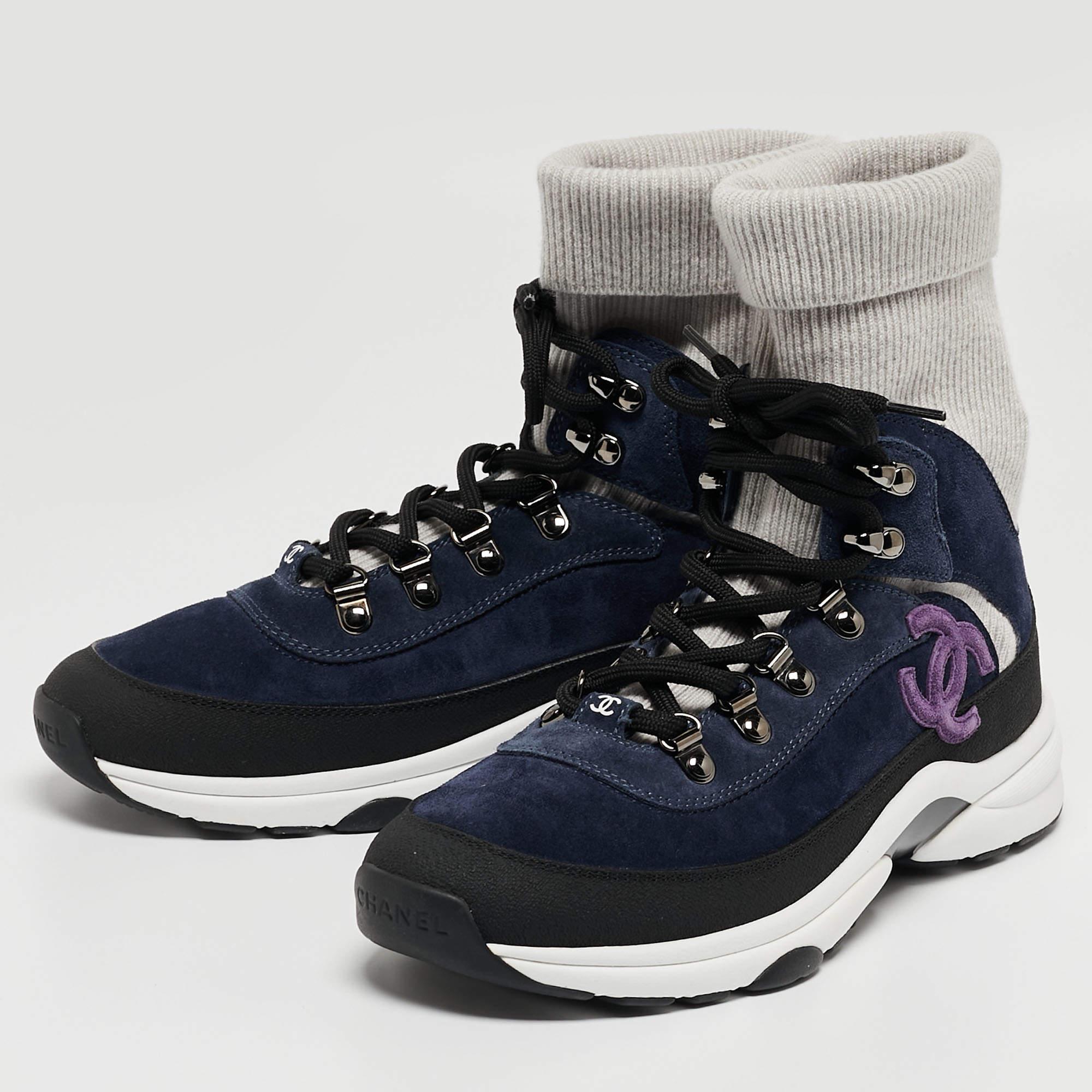 Women's Chanel Navy Blue Suede and Leather Interlocking CC Logo Sock Sneakers Size 38 For Sale