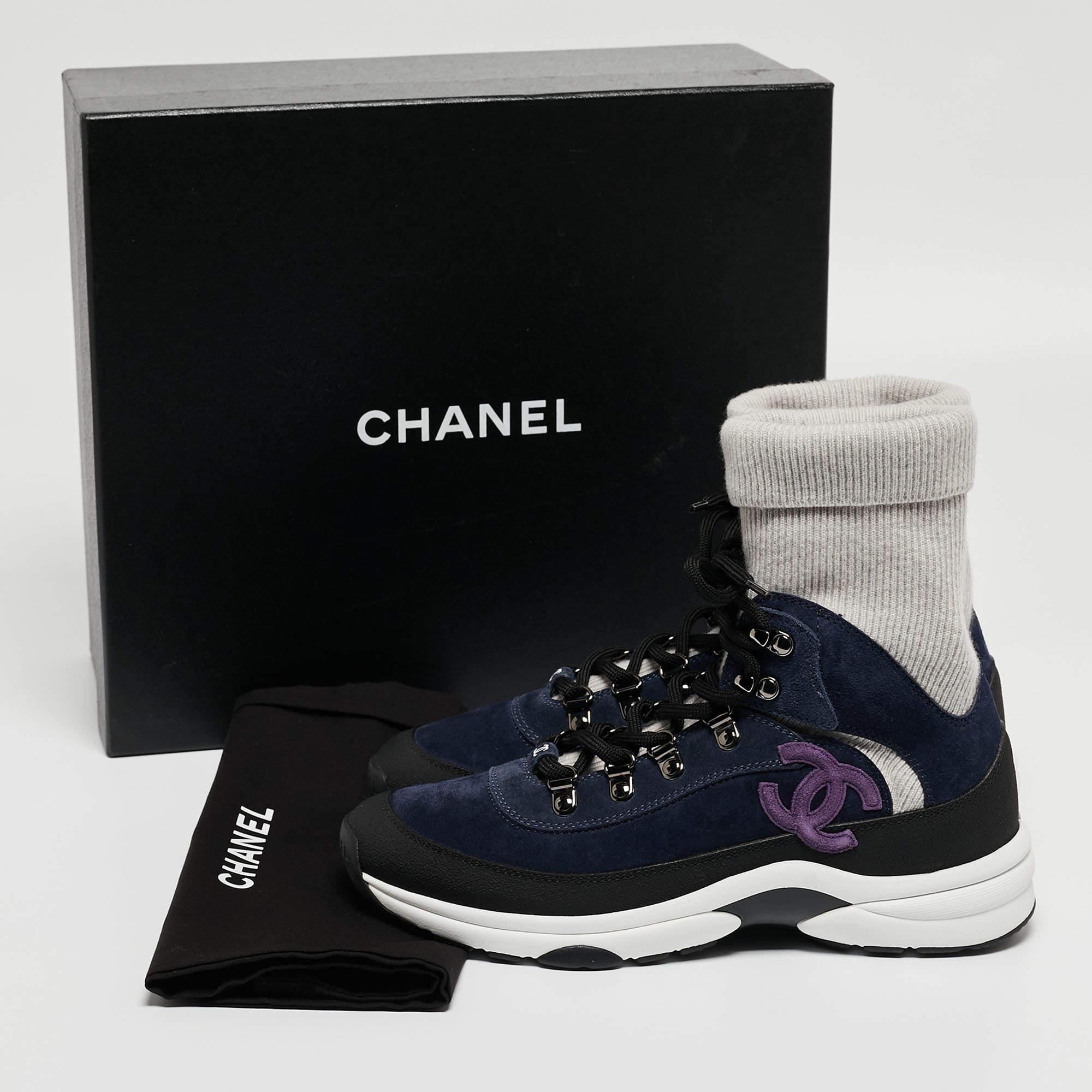 Chanel Navy Blue Suede and Leather Interlocking CC Logo Sock Sneakers Size 38 For Sale 5