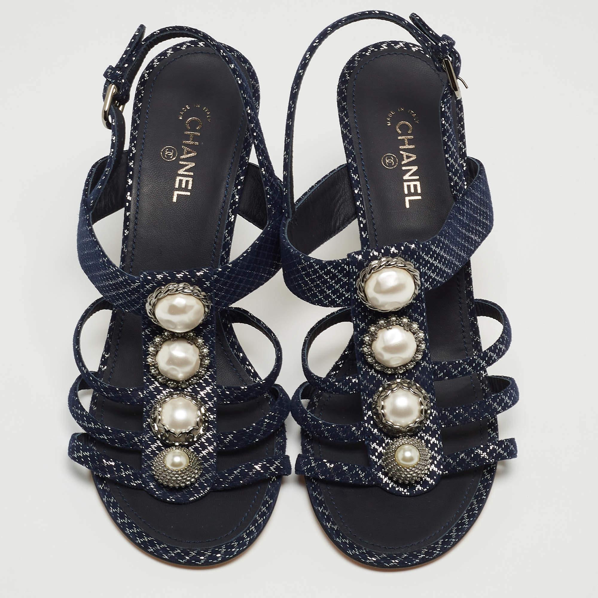 Chanel Navy Blue Textured Suede Faux Pearl Embellished Slingback Sandals Size 38 In Excellent Condition In Dubai, Al Qouz 2
