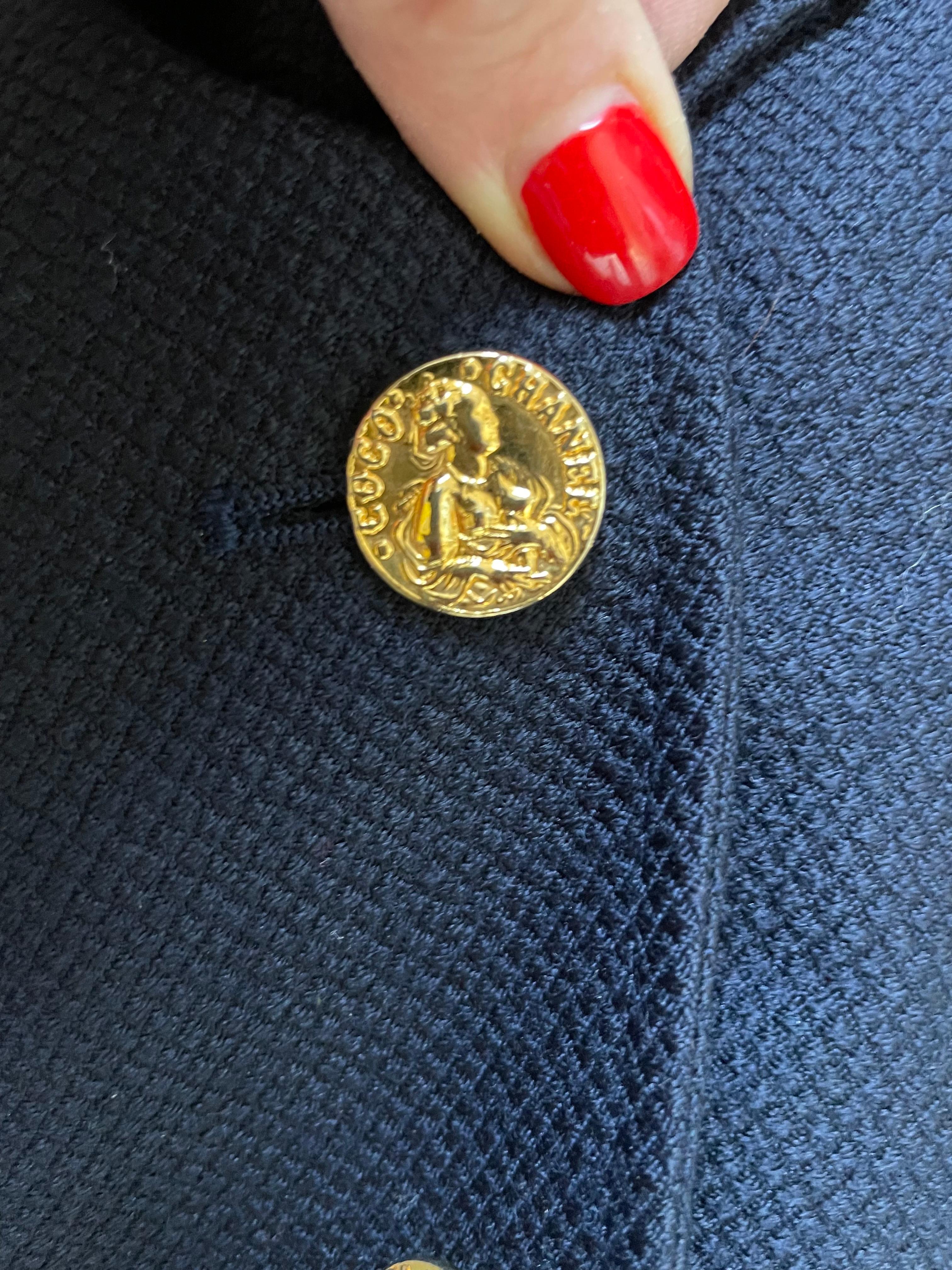 CHANEL Chaqueta de traje de tweed azul marino y falda vintage. en Excelente estado para la venta en CACHAN, FR