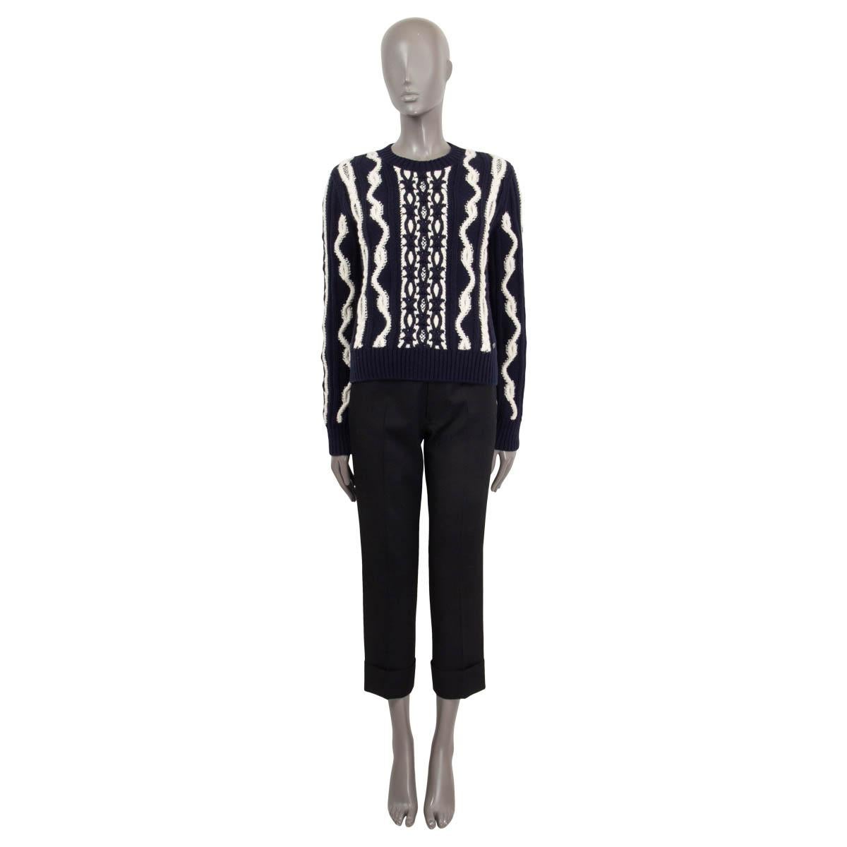 100% authentic Chanel 2018 Hamburg chunky knit sweater in navy and off-white wool (69%), cashmere (30%) and polyamide (1%). Features long sleeves, a 'CC' emblem on the front and lurex details. Unlined. Has been worn and is in excellent condition.