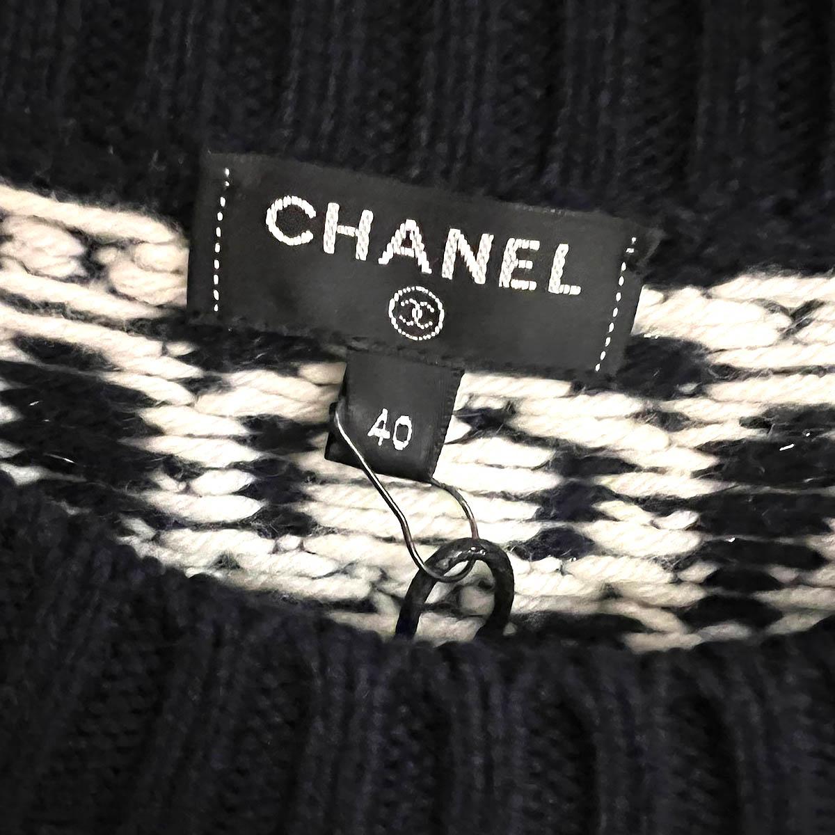 CHANEL navy blue & white wool blend 2018 18A HAMBURG CHUNKY KNIT Sweater 40 M For Sale 2