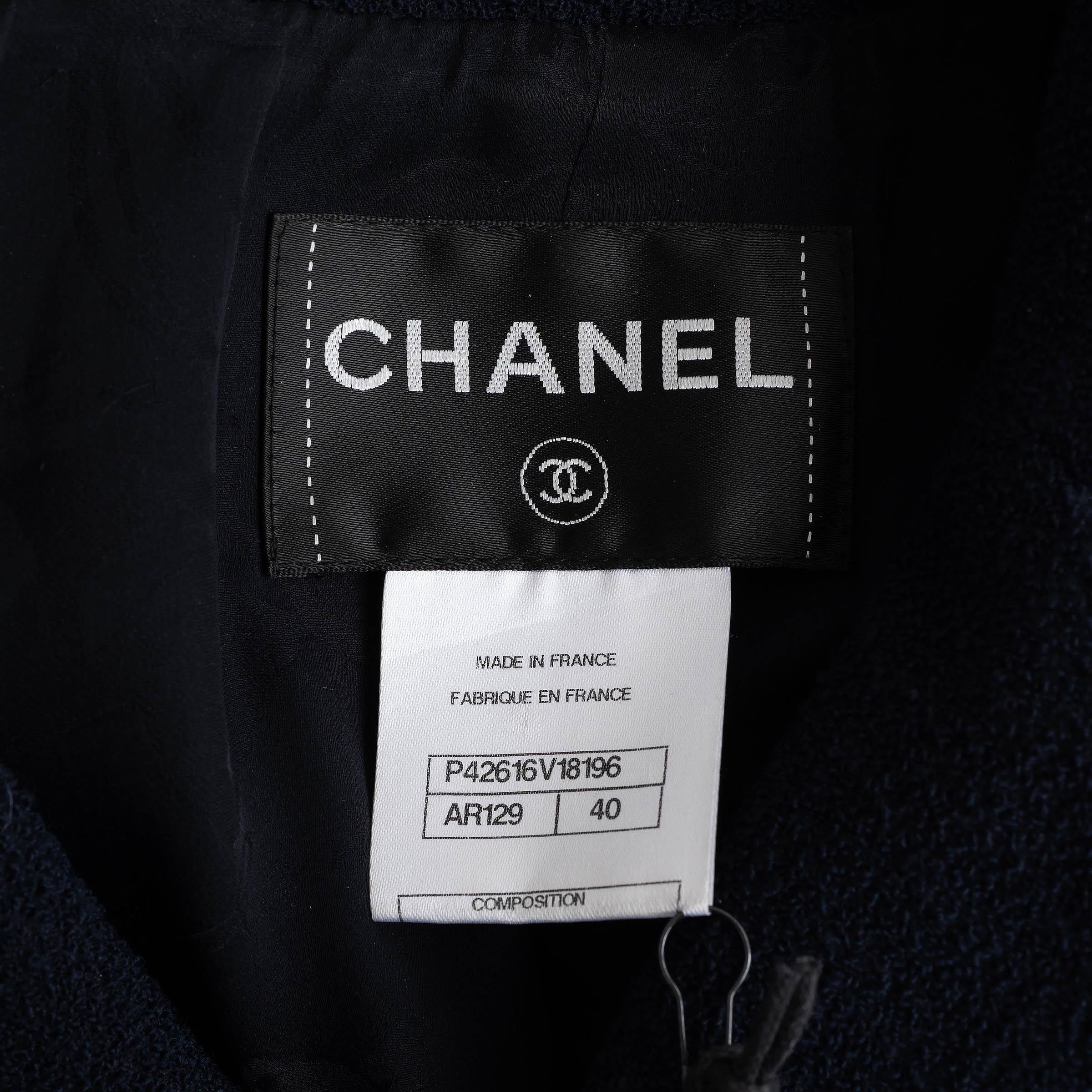 CHANEL navy blue wool 11A SHORT TWEED Jacket 40 M For Sale 2
