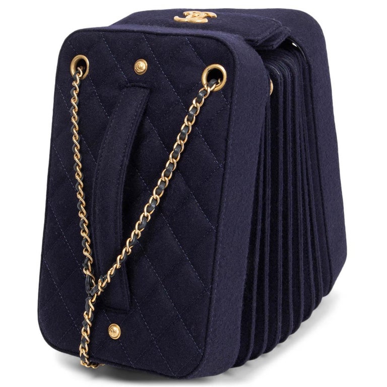 CHANEL navy blue wool 2018 HAMBURG ACCORDION Crossbody Bag at 1stDibs