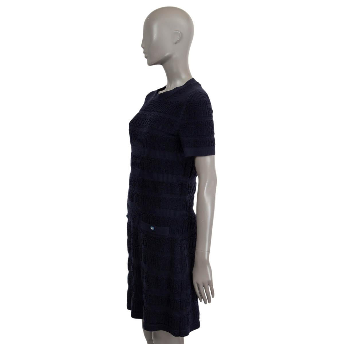 Women's CHANEL navy blue wool 2019 19B SHORT SLEEVE TEXTURED KNIT Dress 38 S For Sale