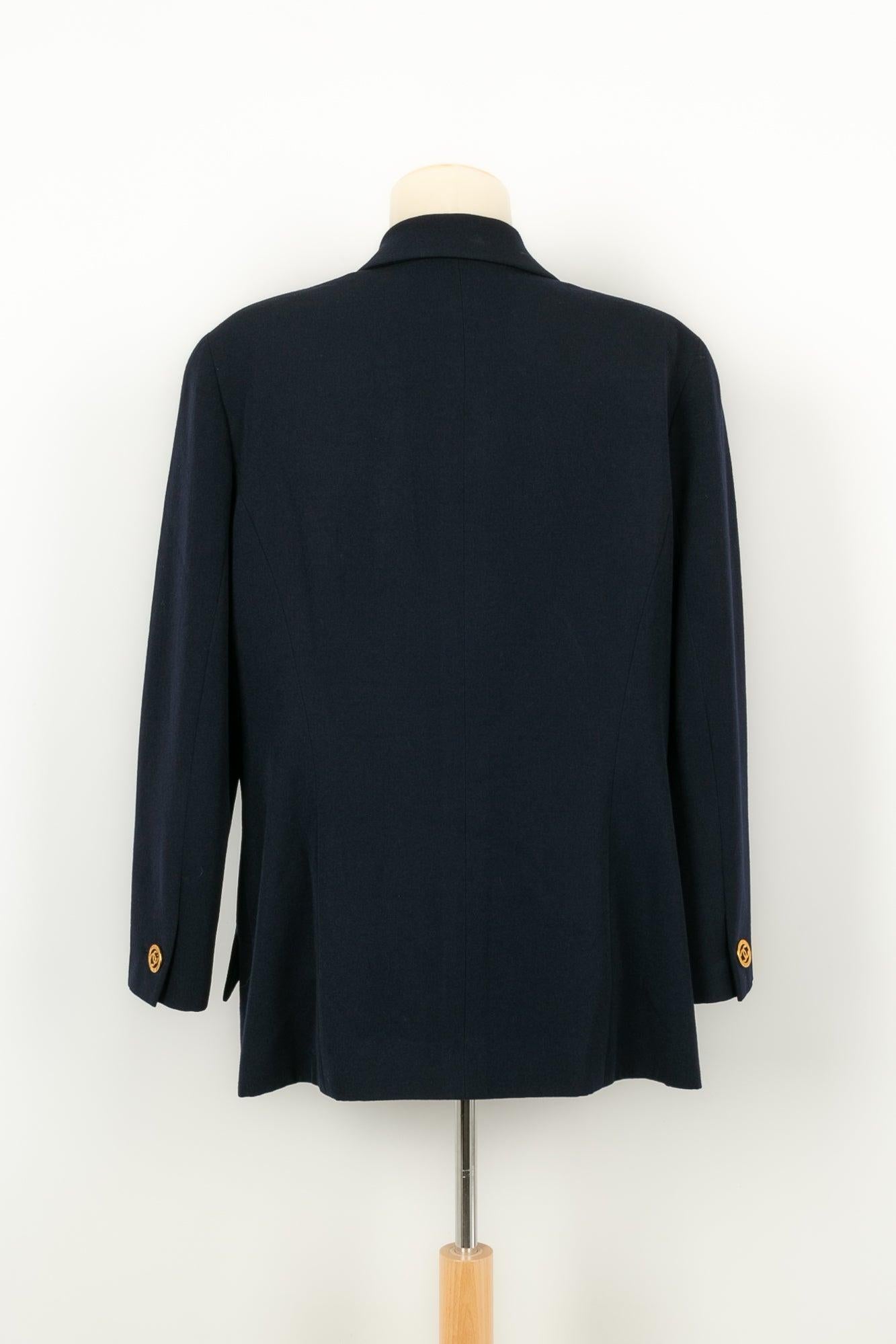 Chanel Navy Blue Wool Jacket with a Silk Lining, 1990s In Excellent Condition For Sale In SAINT-OUEN-SUR-SEINE, FR