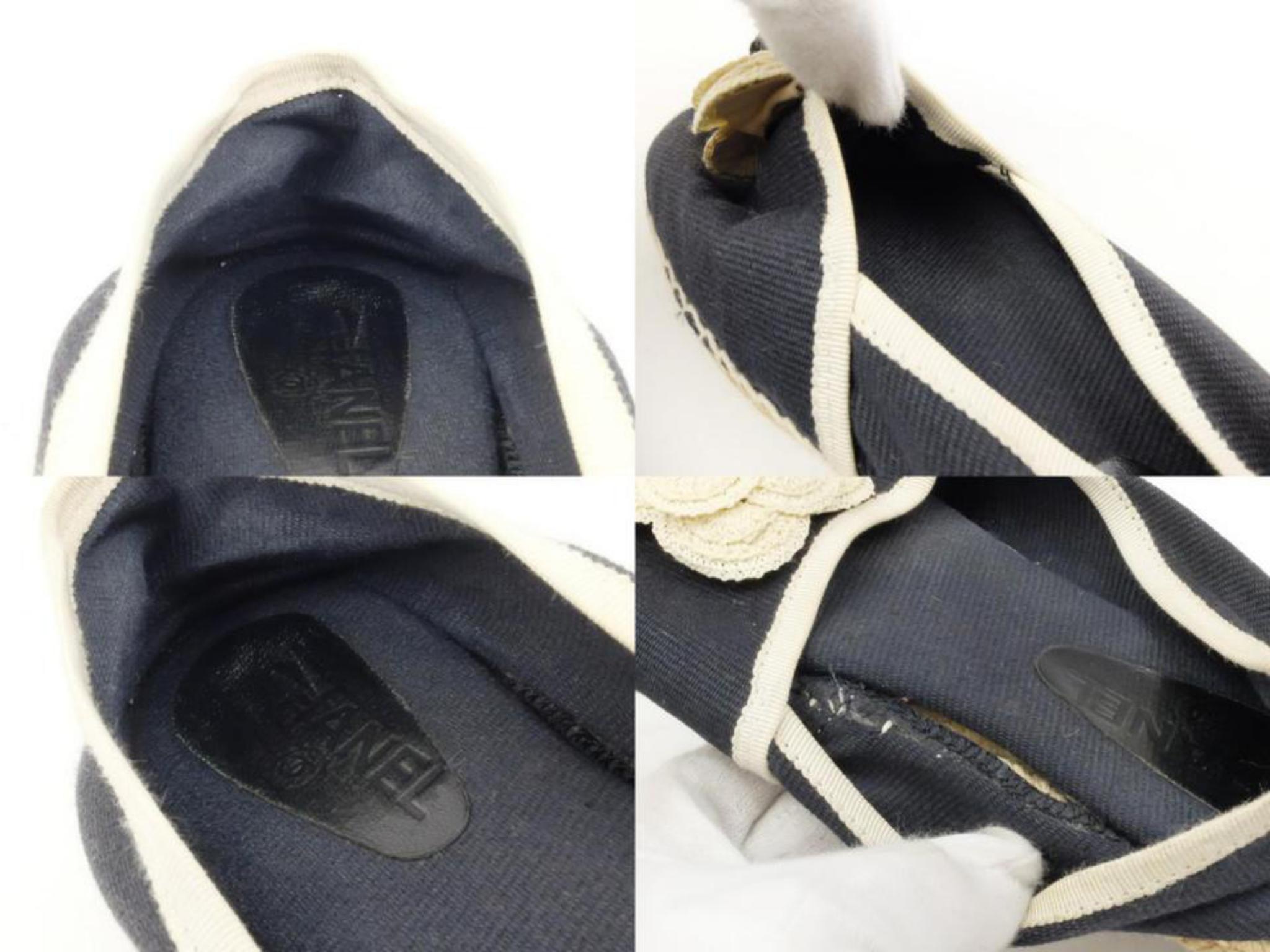 Chanel Navy Camellia Espadrille 226696 Flats In Good Condition For Sale In Forest Hills, NY