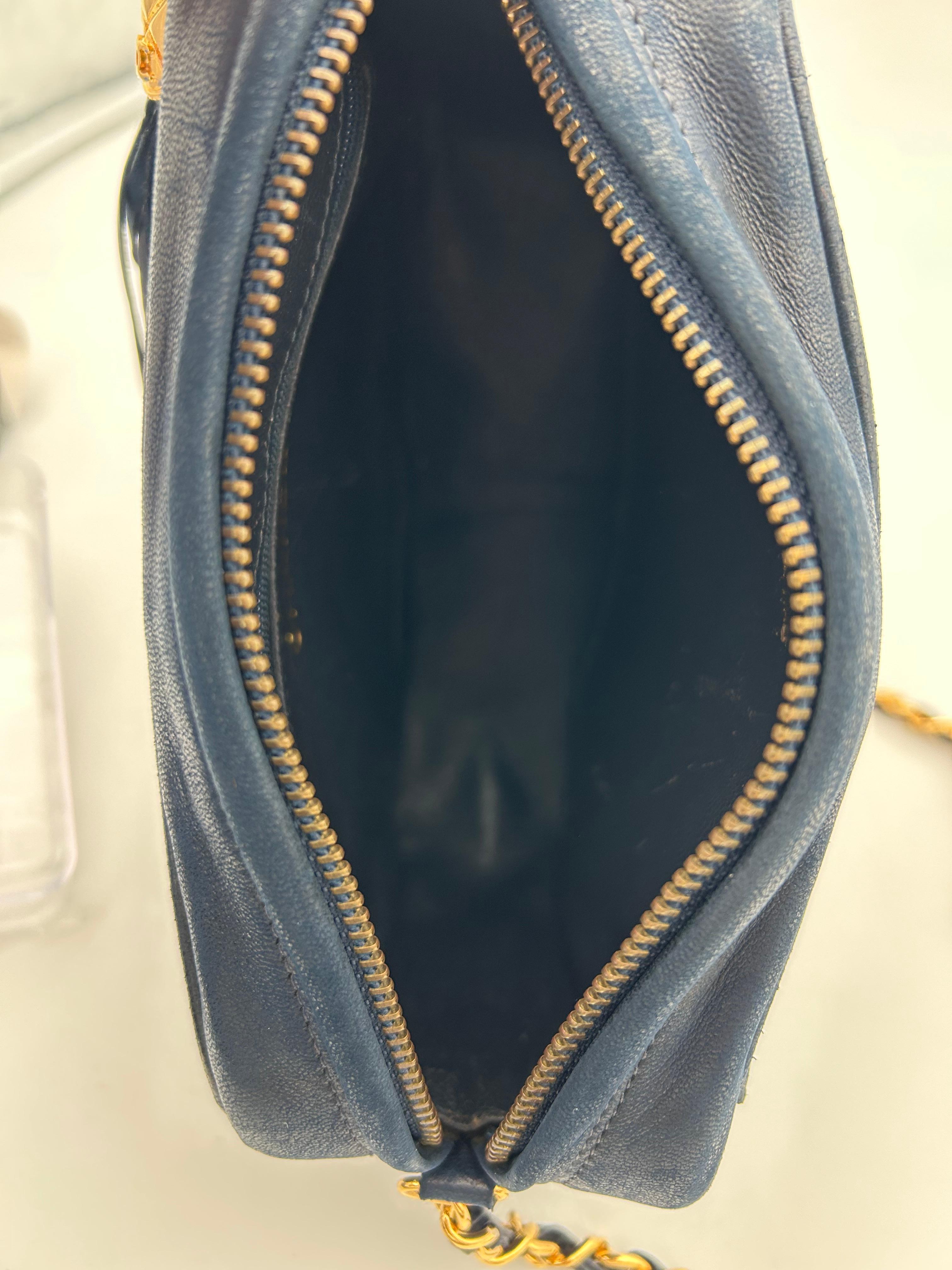 Chanel Navy Camera Front Pocket CC Tassel Bag 1990 in vendita 5