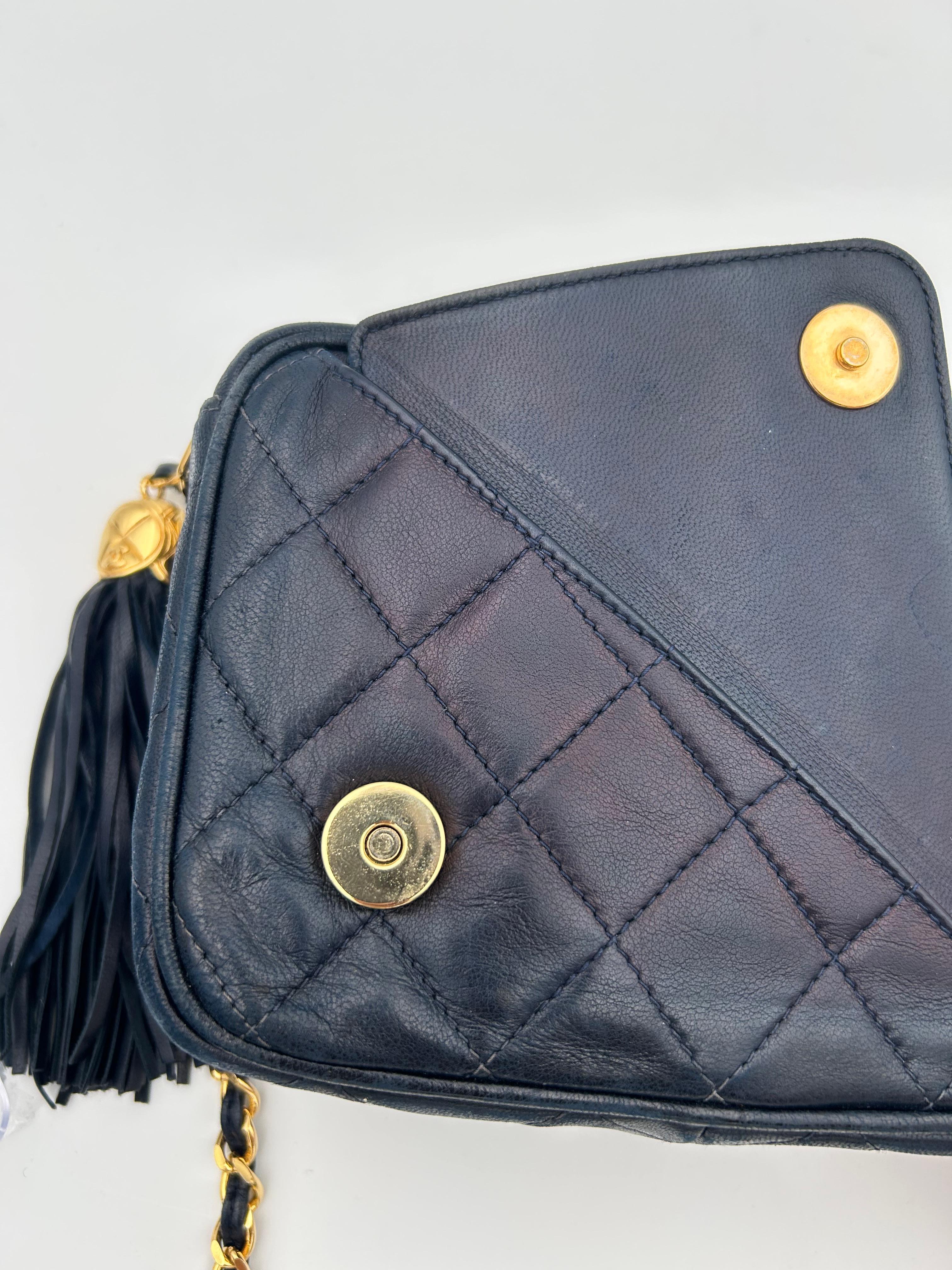 Chanel Navy Camera Front Pocket CC Tassel Bag 1990 in vendita 7