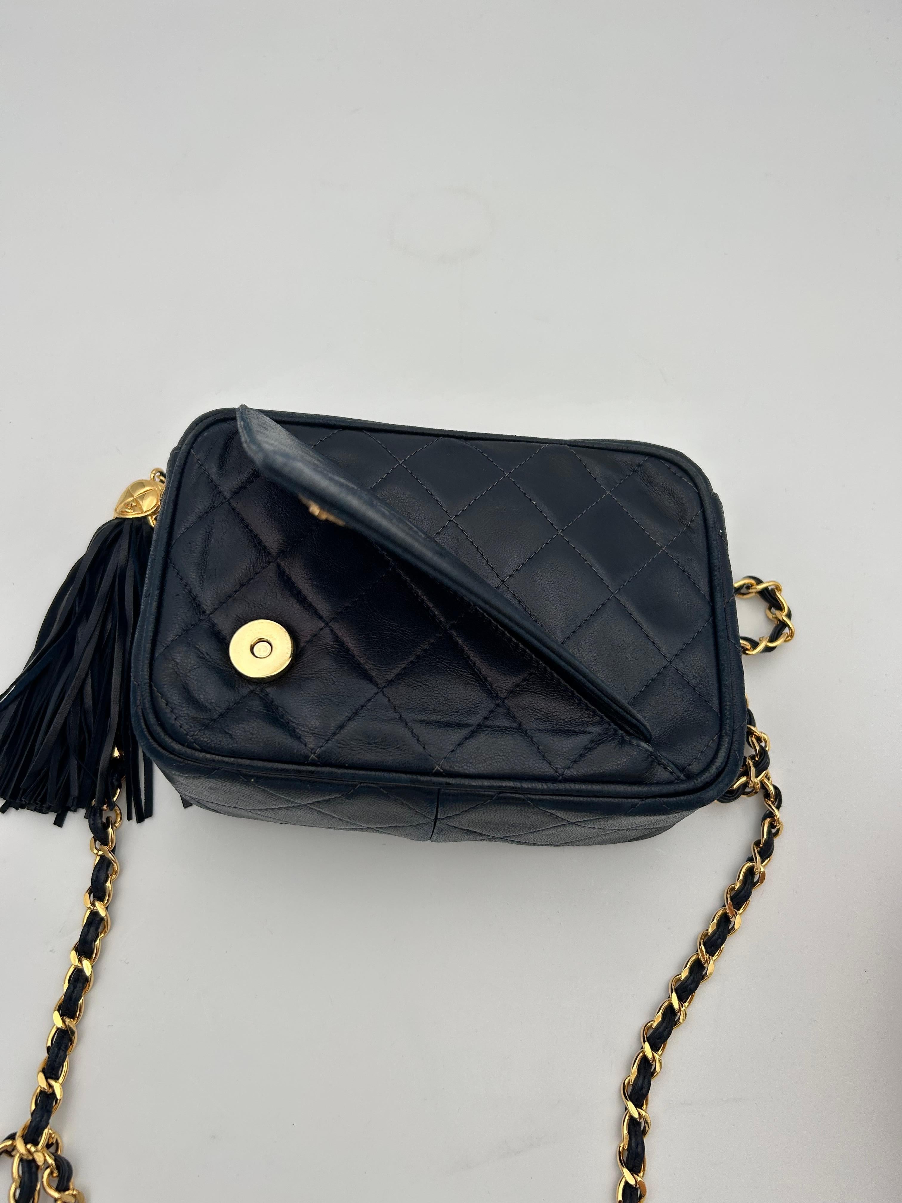 Chanel Navy Camera Front Pocket CC Tassel Bag 1990 in vendita 8