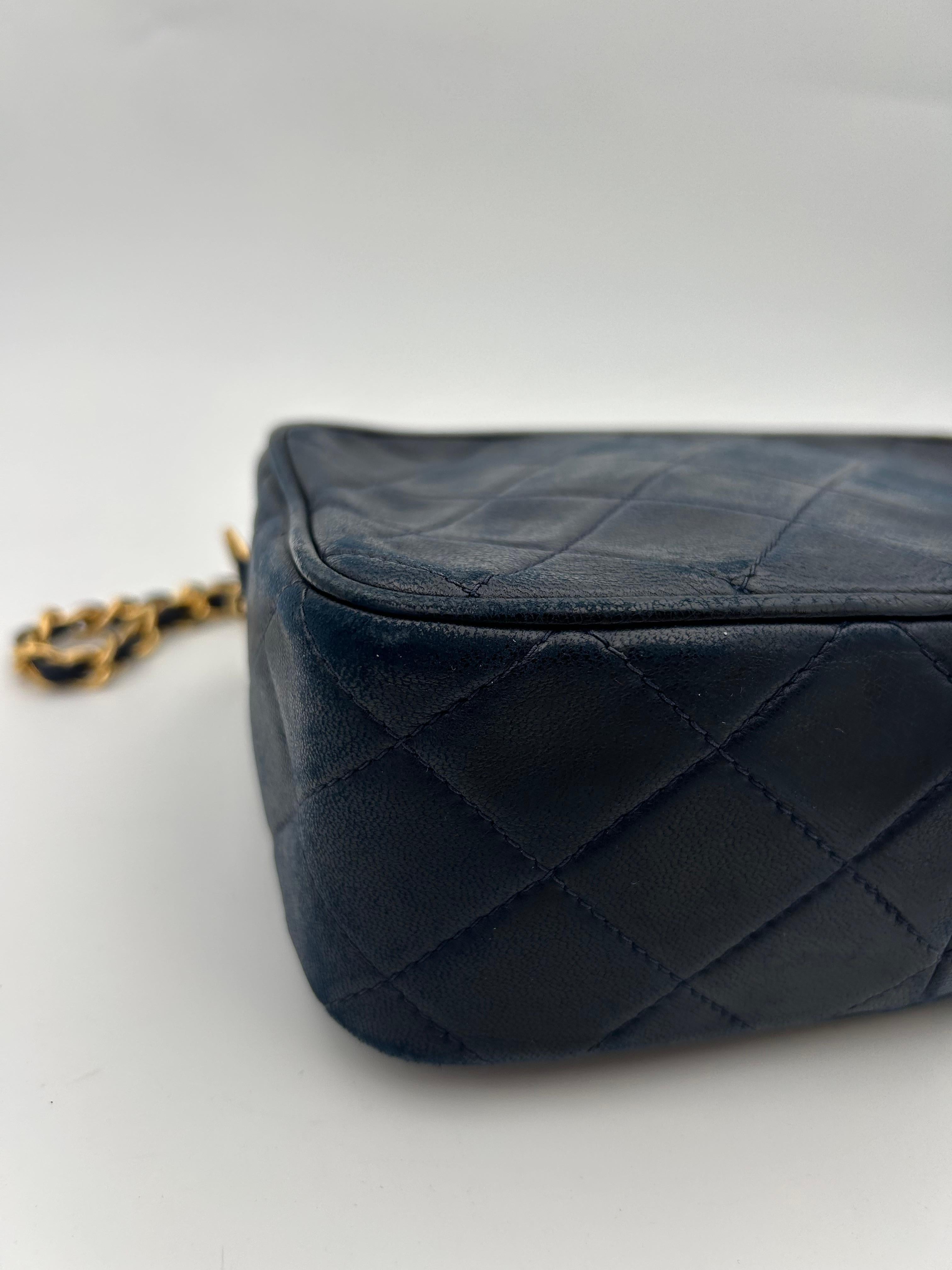 Chanel Navy Camera Front Pocket CC Tassel Bag 1990 in vendita 2