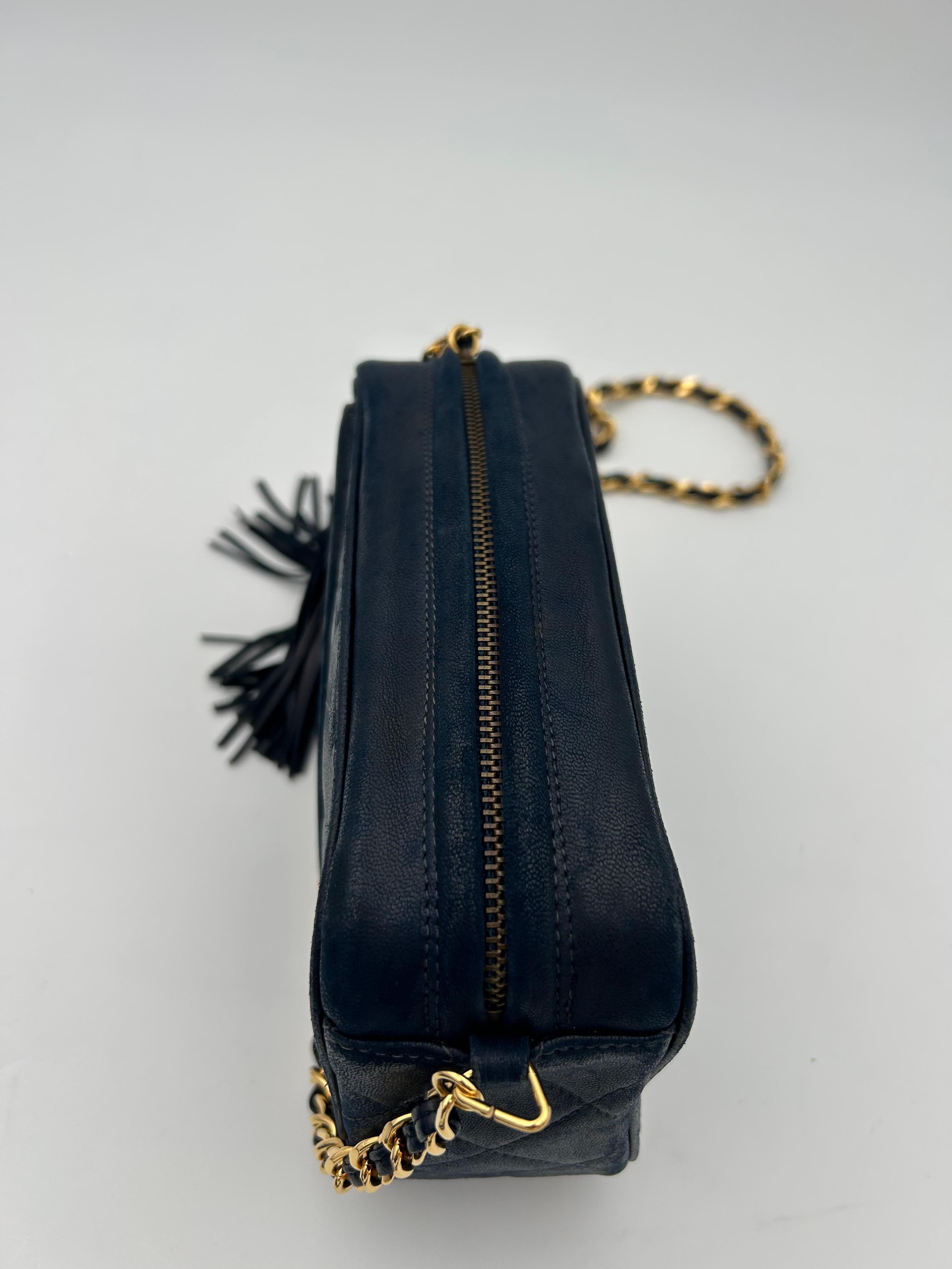Chanel Navy Camera Front Pocket CC Tassel Bag 1990 in vendita 3