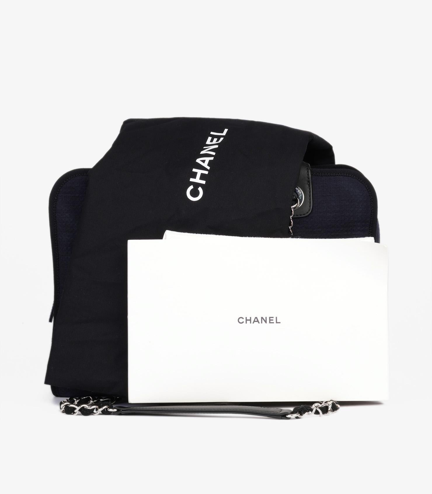 Chanel Borsa da bowling Deauville in tela marina e pelle di vitello nera in vendita 6