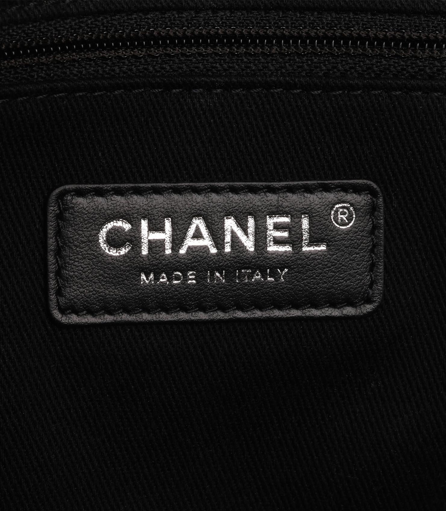Chanel Bowlingtasche aus Segeltuch und schwarzem Kalbsleder Deauville im Angebot 4