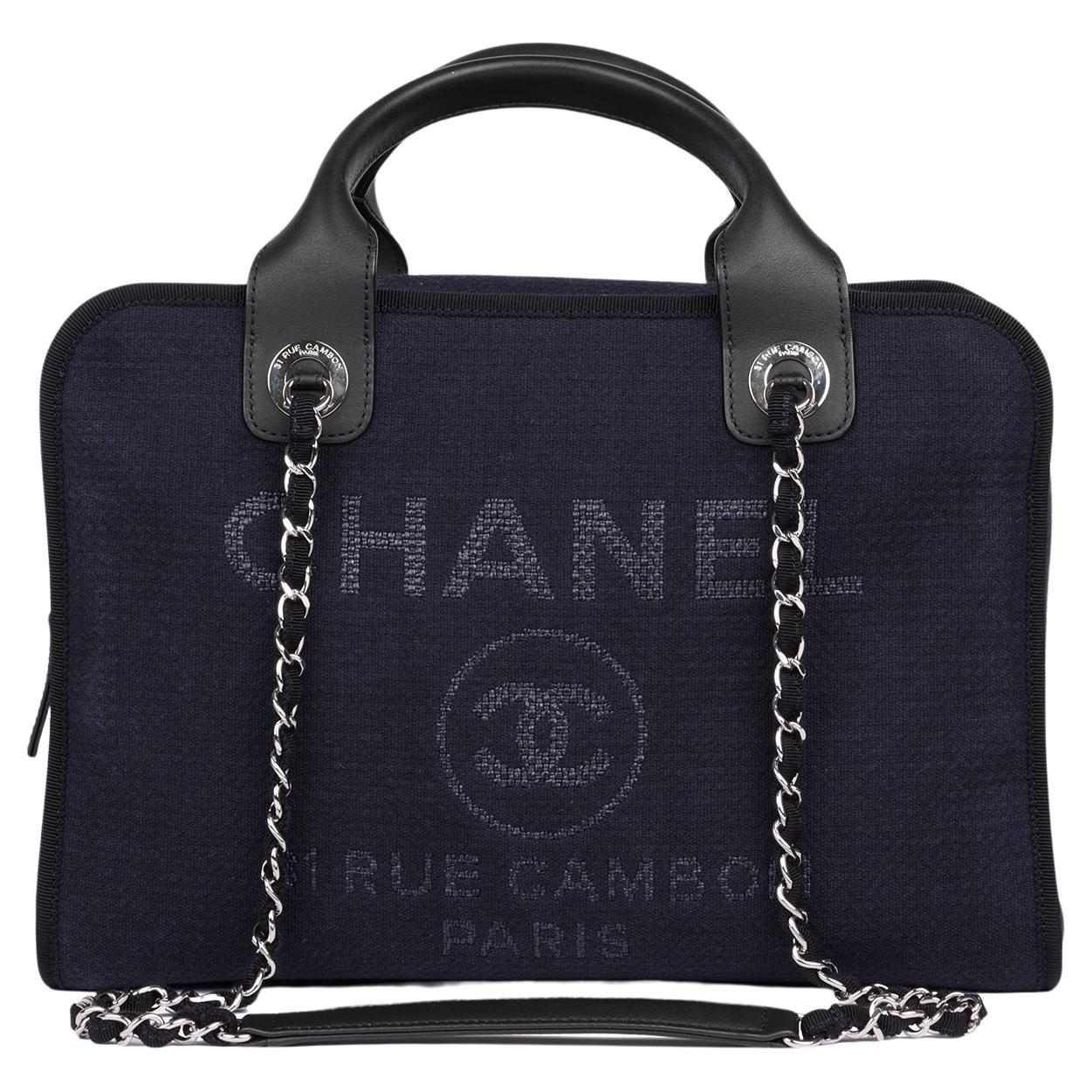 Chanel Bowlingtasche aus Segeltuch und schwarzem Kalbsleder Deauville im Angebot
