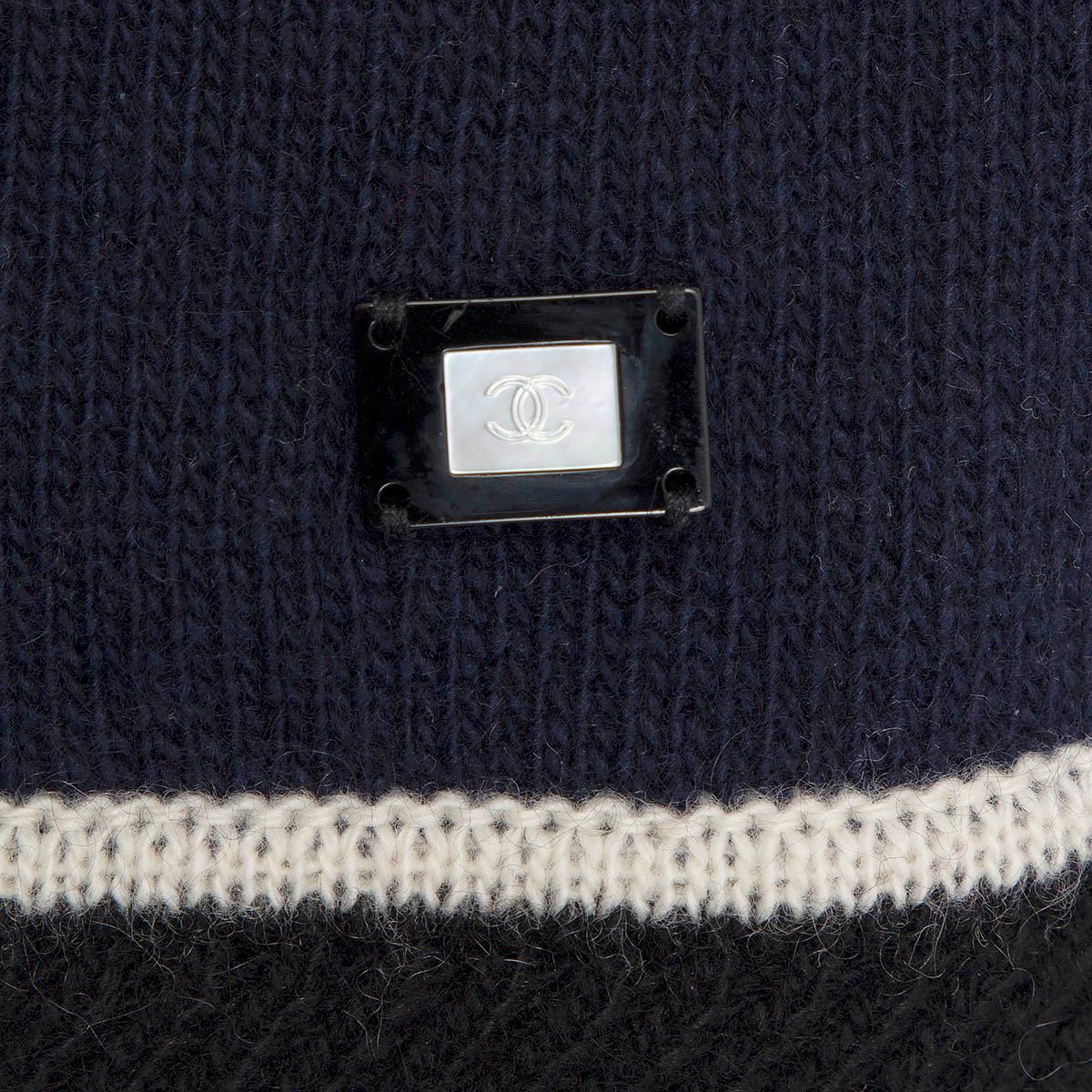 CHANEL navy cashmere 2002 02C CONTRAST TRIM Cardigan Sweater 36 XS For Sale 2