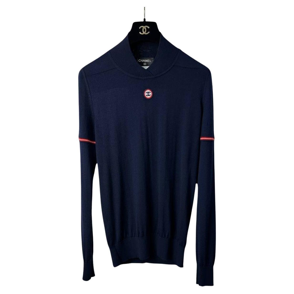 Chanel - Pull en cachemire bleu marine avec logo CC Sz.40 en vente